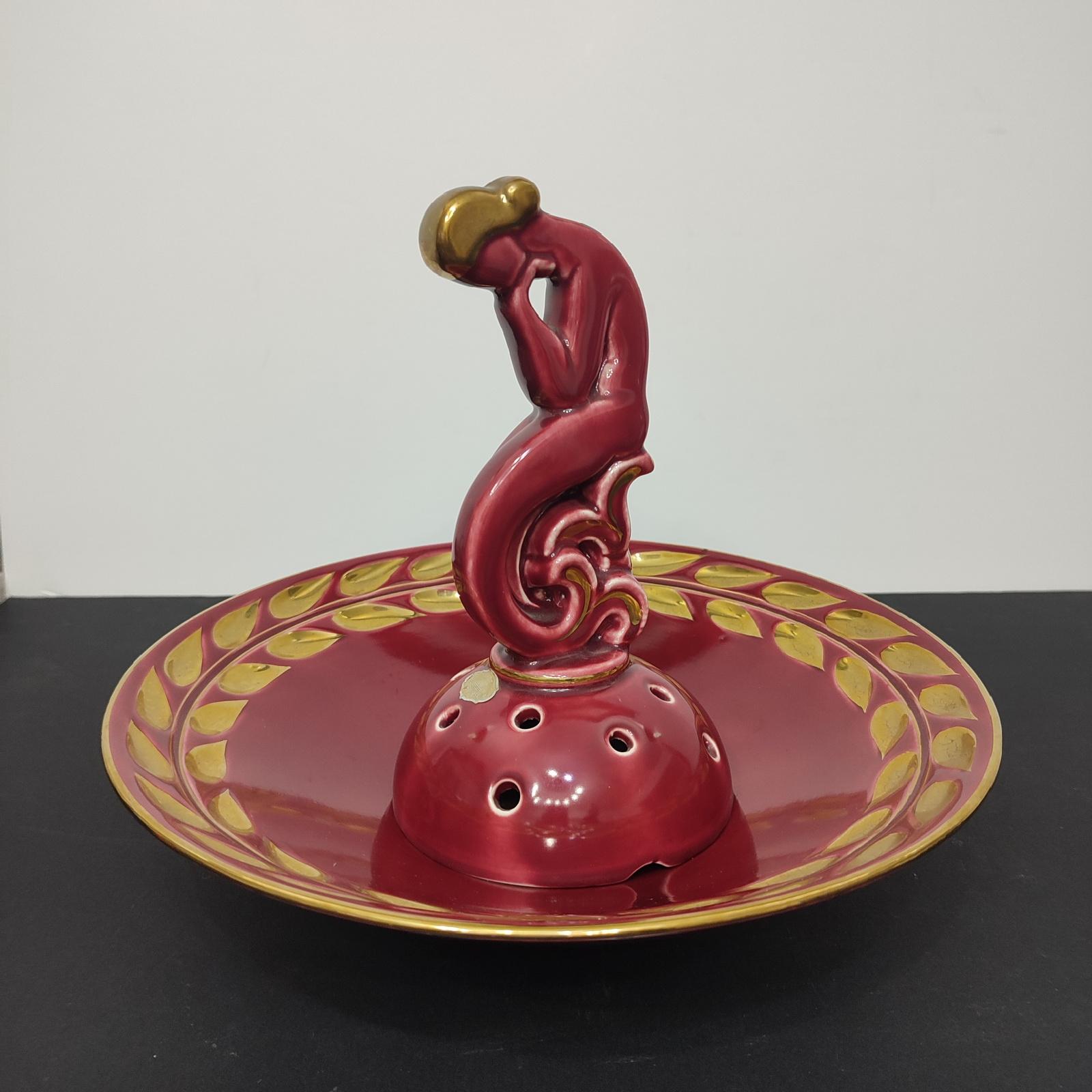 Art Deco Porcelain bowl and flower stand, Rubin Red, Arthur Percy for Gefle.
Gorgeous ruby red glaze enhanced with gold accents. Maker's mark under the bottom and original label on the flower frog. In excellent condition.
Diameter 27cm
Height 22