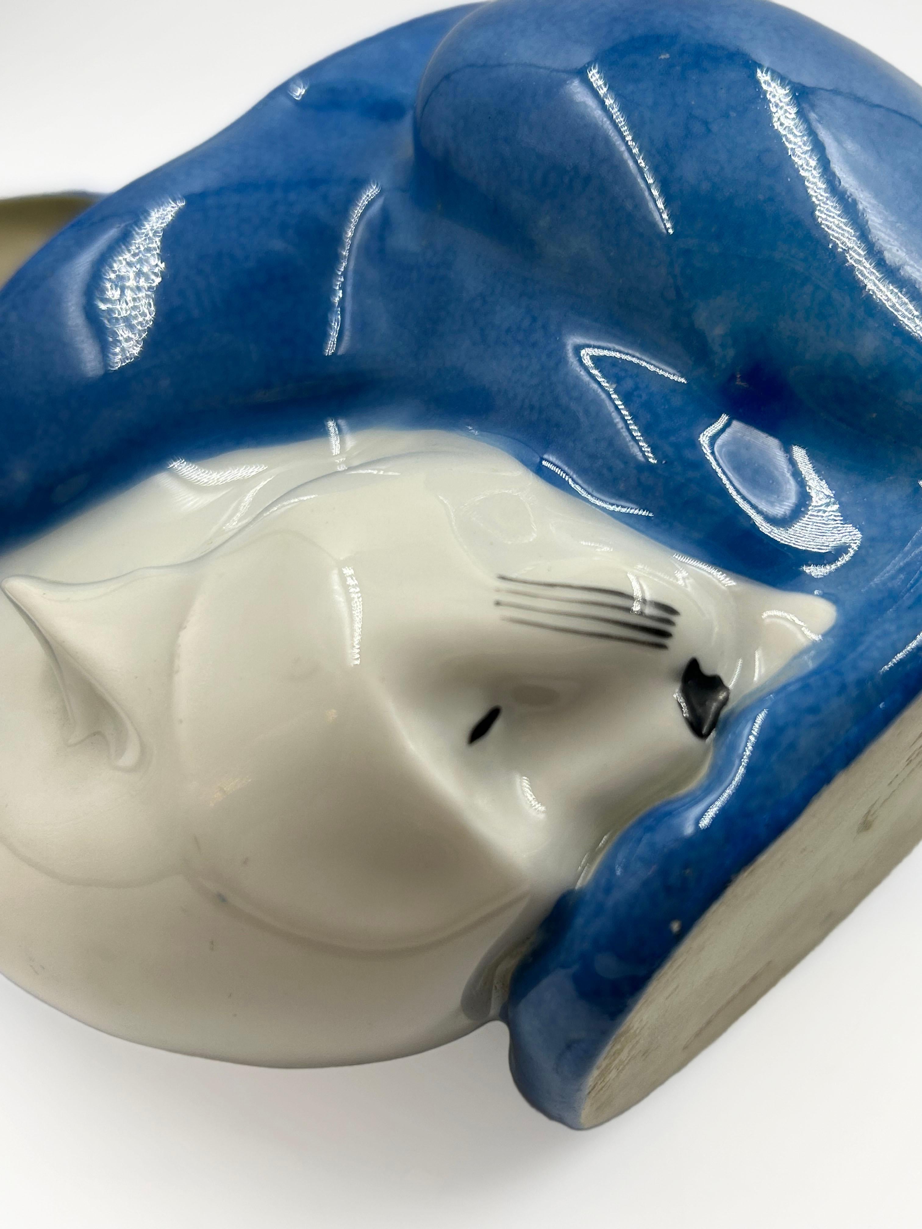 Art Deco Porcelain Box by Édouard Marcel Sandoz for Theodore Haviland In Good Condition For Sale In Autonomous City Buenos Aires, CABA