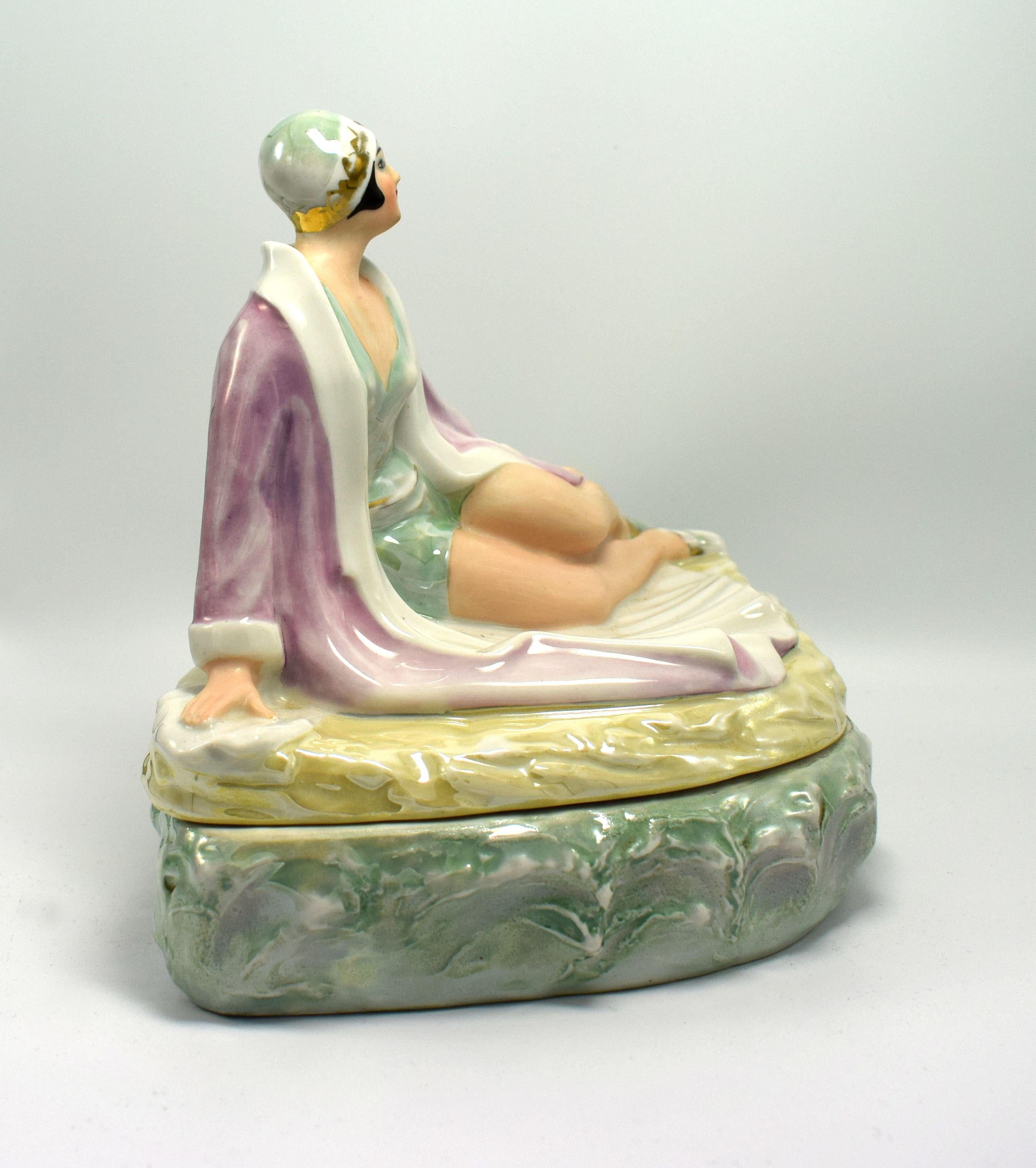 Art Deco Porcelain Box of a Flapper Girl, Germany, 1930 In Good Condition For Sale In Devon, England