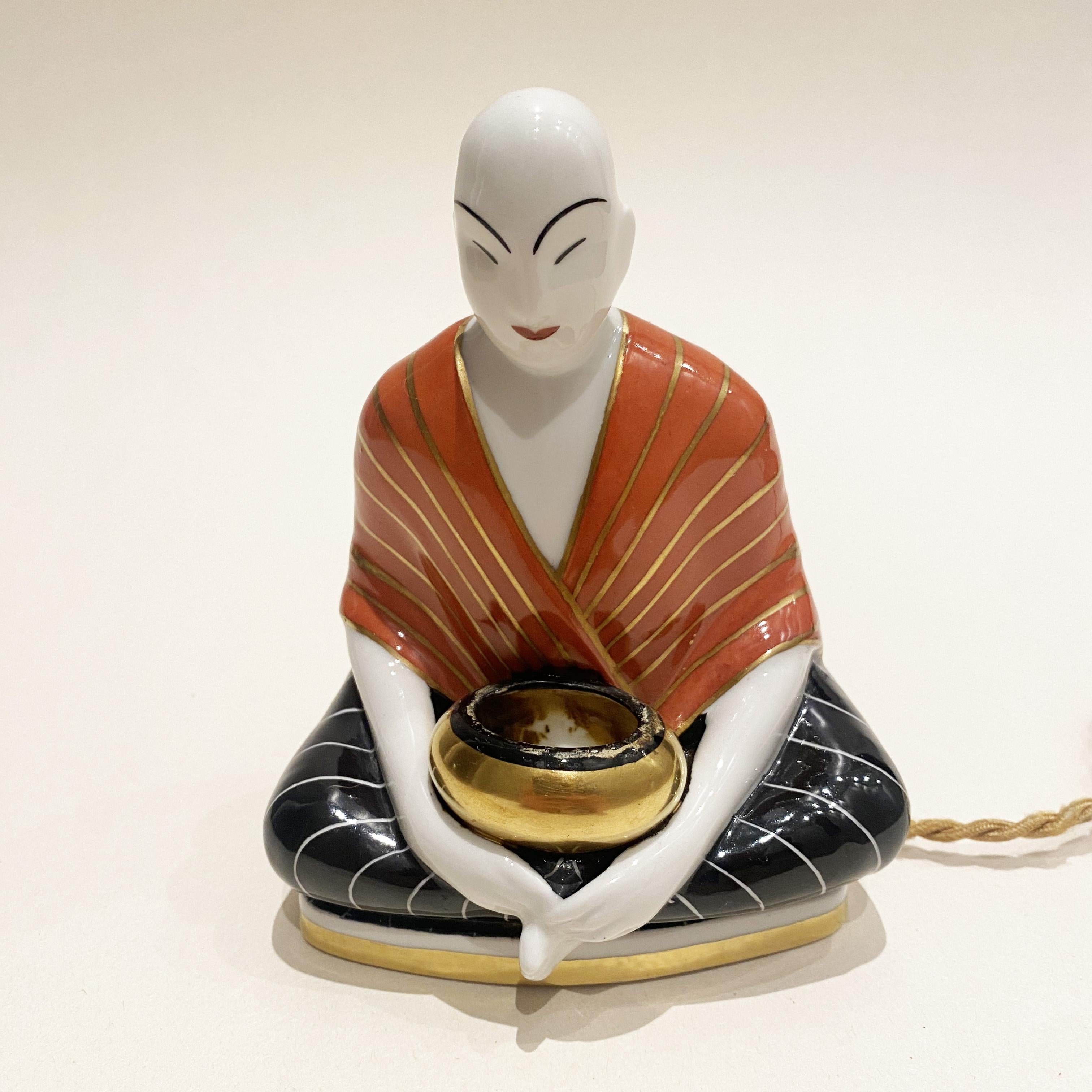 Français Lampe brûleur de parfum « Bouddha » chinoise en porcelaine Art déco par Robj Paris, années 1920