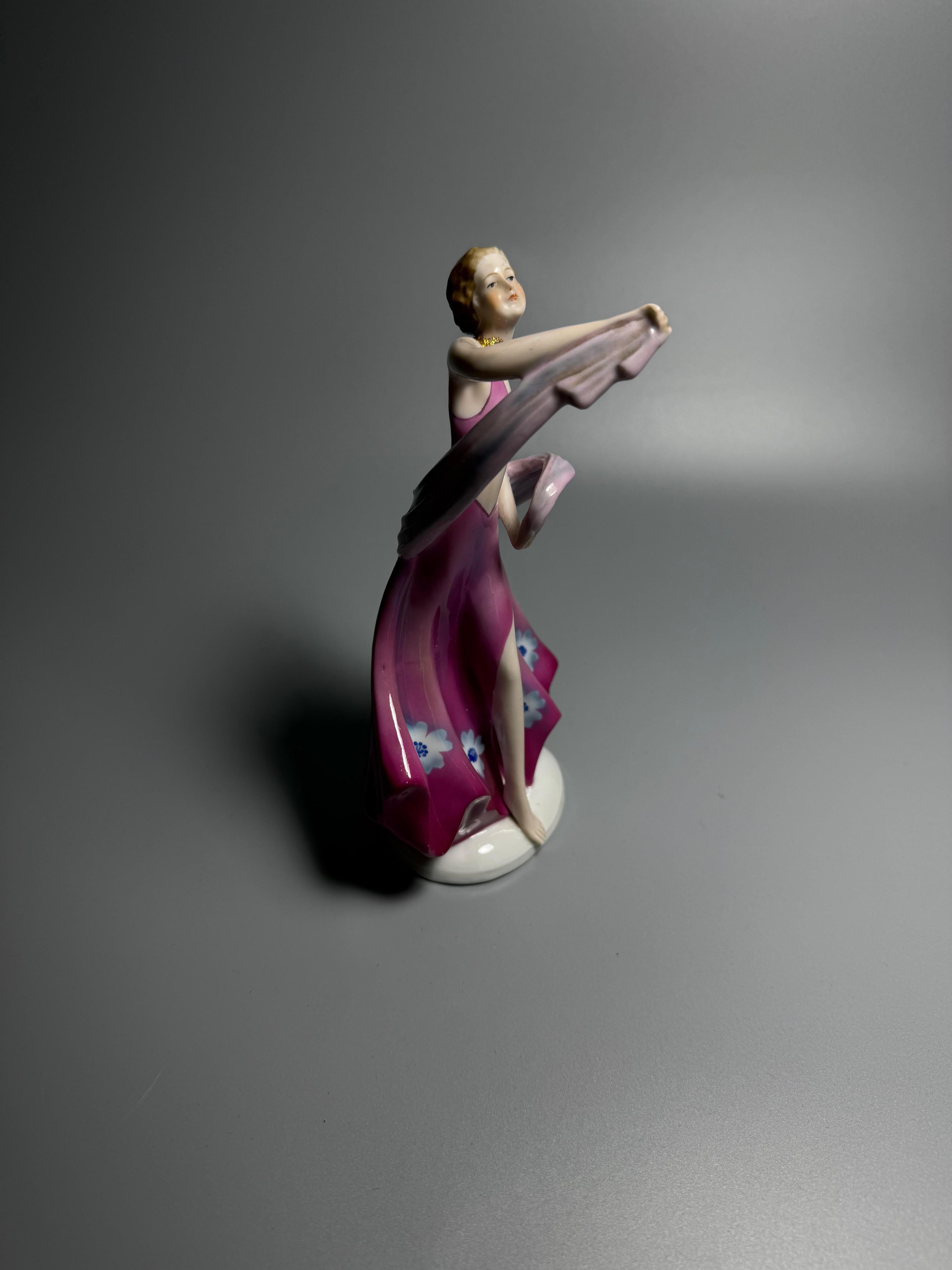 Art Déco Figura in porcellana Art Deco Donna danzante rosa Fasold & Strauch Germania in vendita