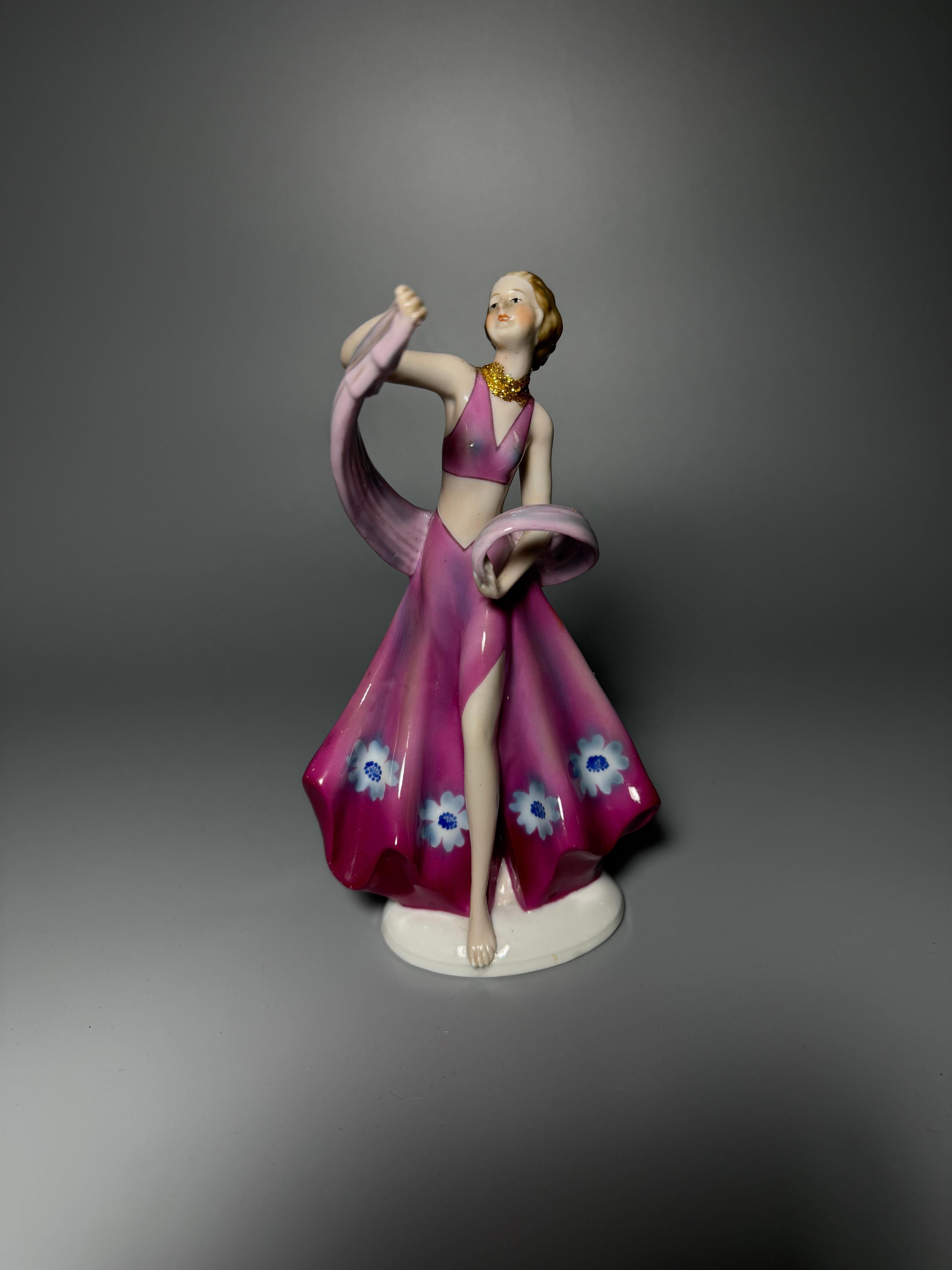 Metà XX secolo Figura in porcellana Art Deco Donna danzante rosa Fasold & Strauch Germania in vendita