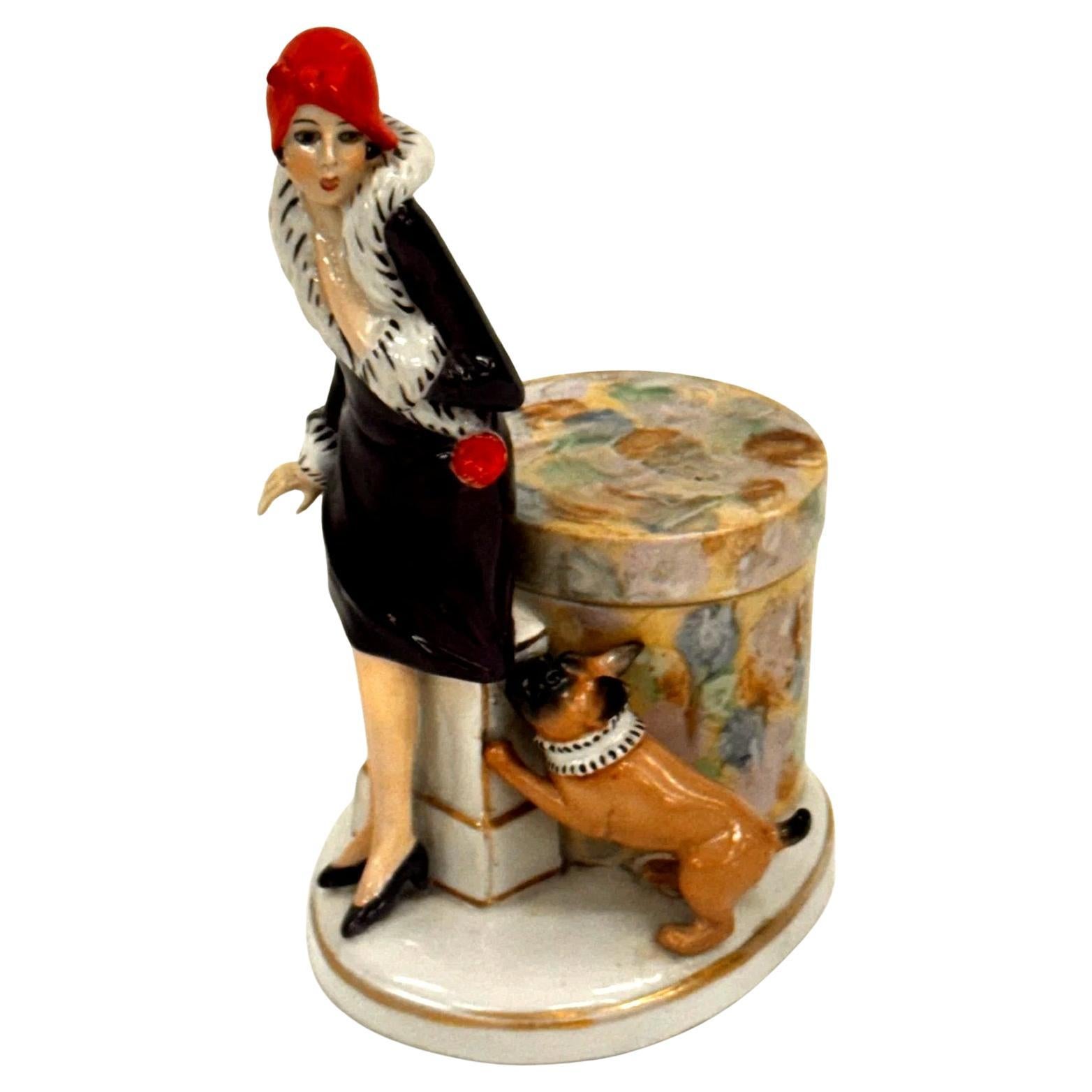 Art Deco Porcelain Flapper Girl Half Doll Dresser Powder/ Trinket Box circa 1930 im Angebot