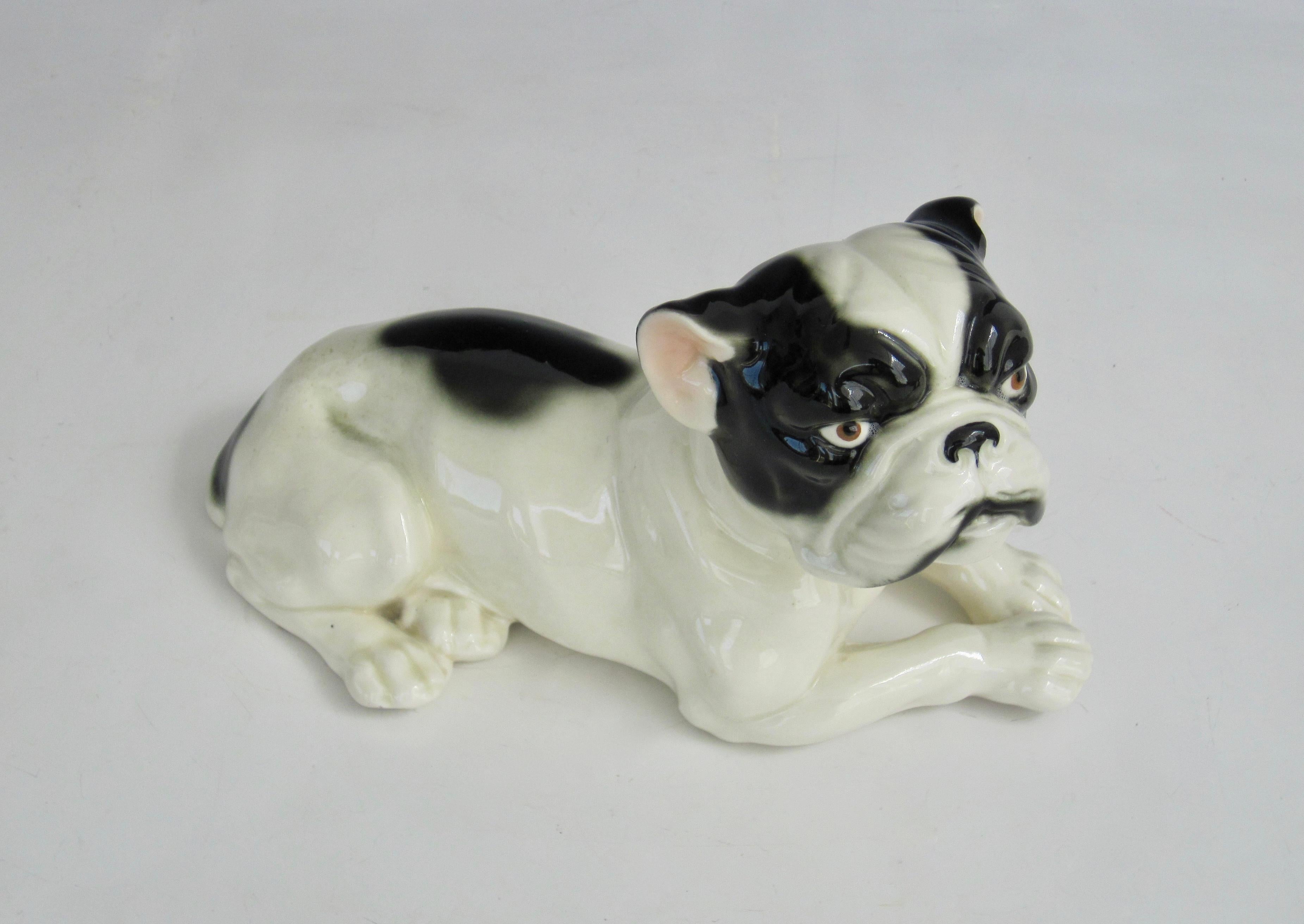 Sculpture de bouledogue française en porcelaine Art déco en vente 1