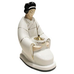 Brûleur de parfum « La Japonaise » en porcelaine Art Déco Geisha, Paris, années 1920