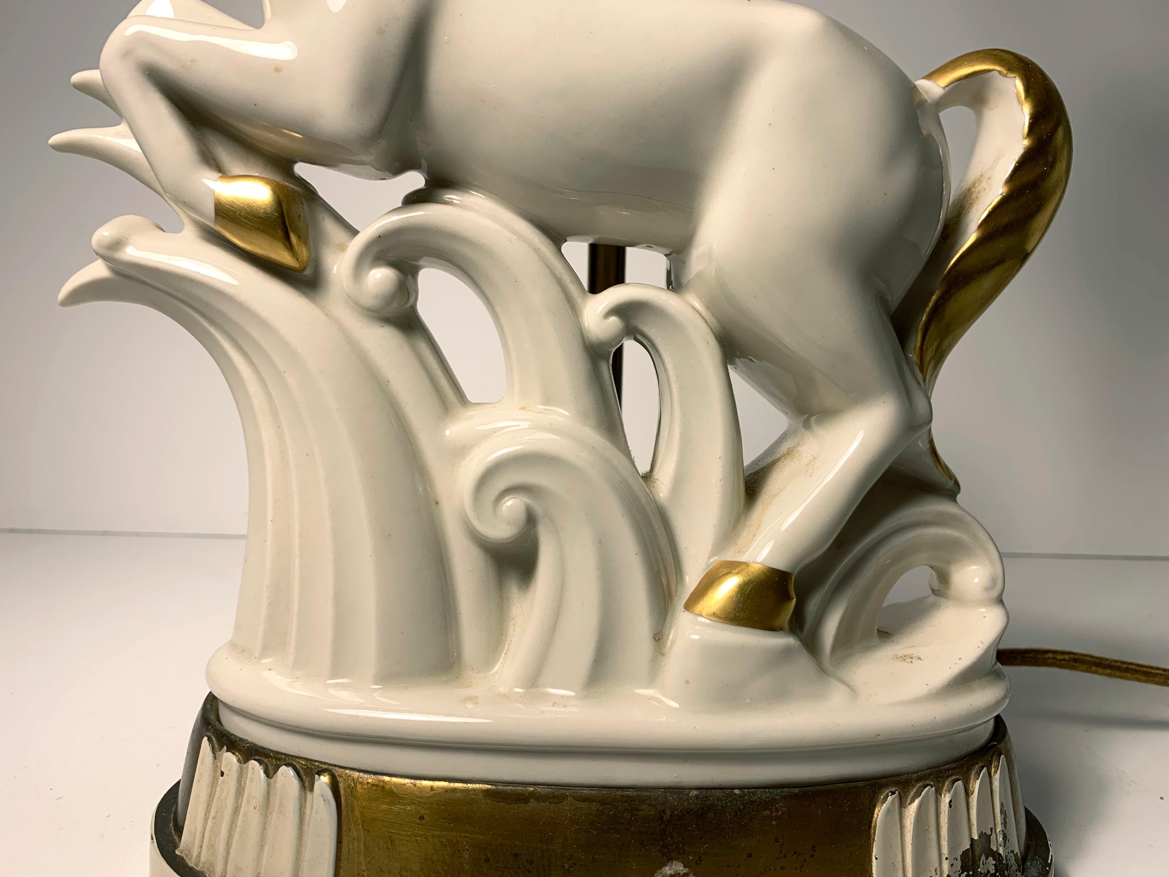 Porzellan-Pferd-Skulptur-Lampe, Art déco im Zustand „Gut“ im Angebot in Chicago, IL