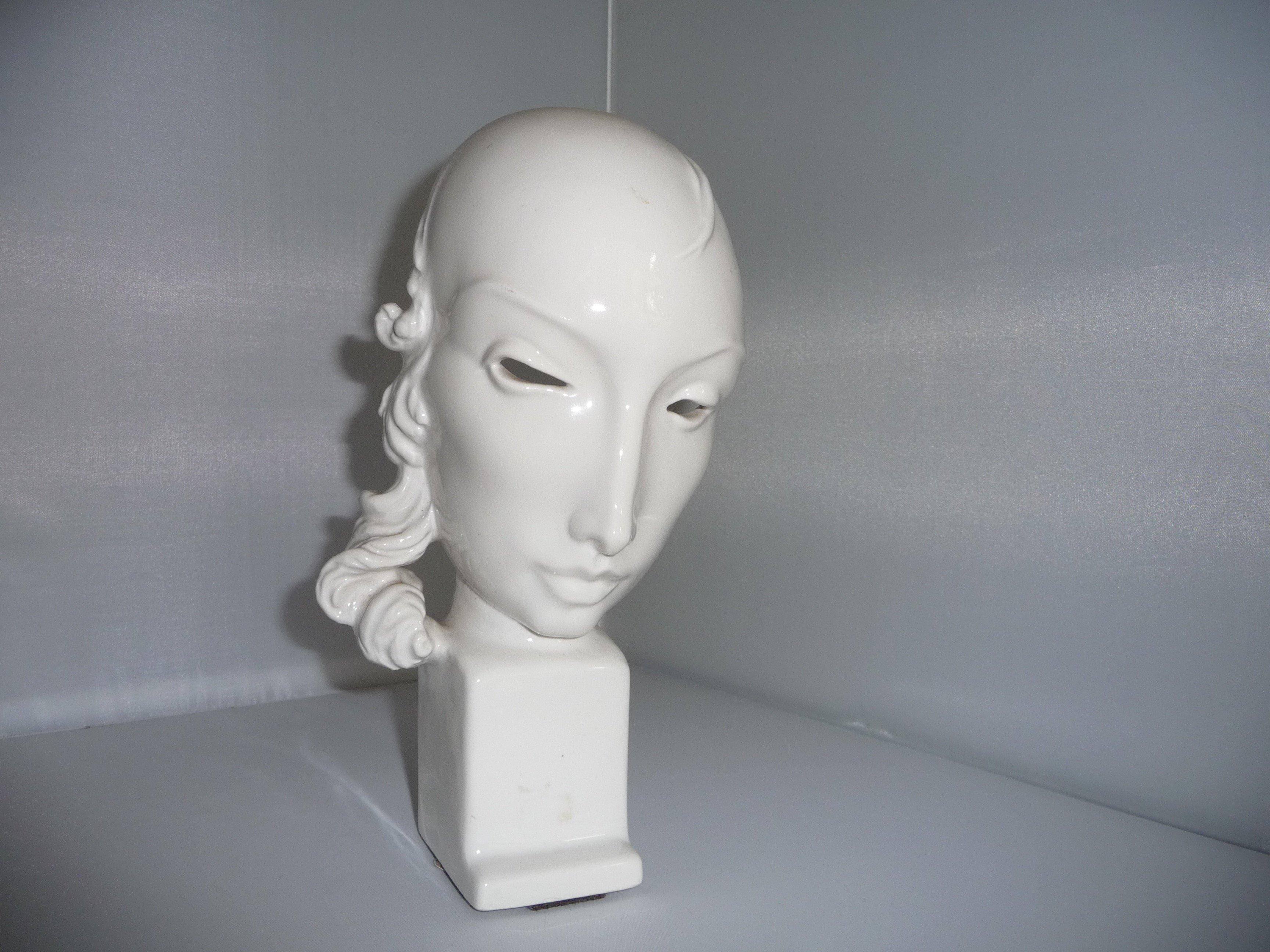 Masque Art Déco en porcelaine 