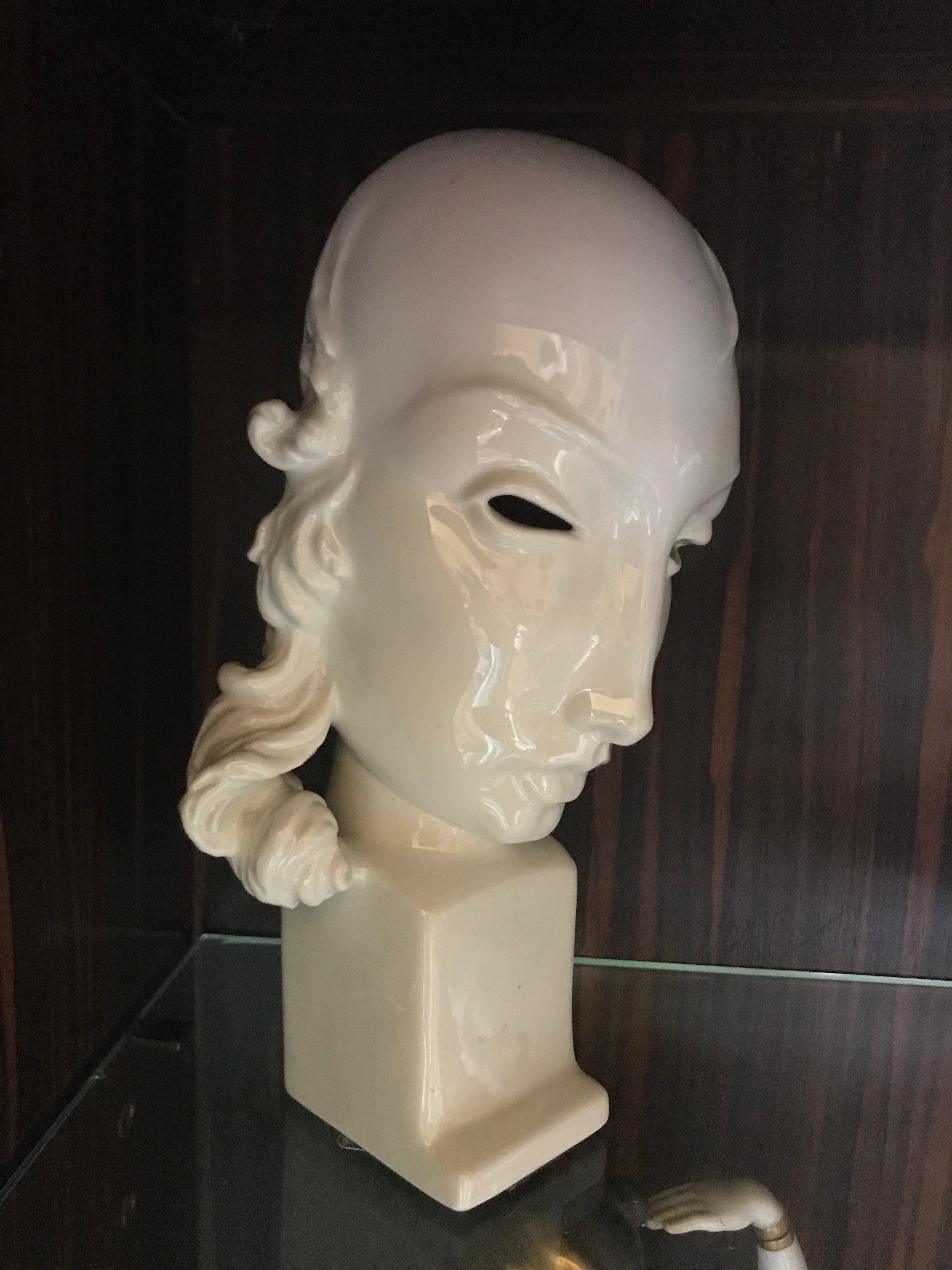 Masque Art Déco en porcelaine 