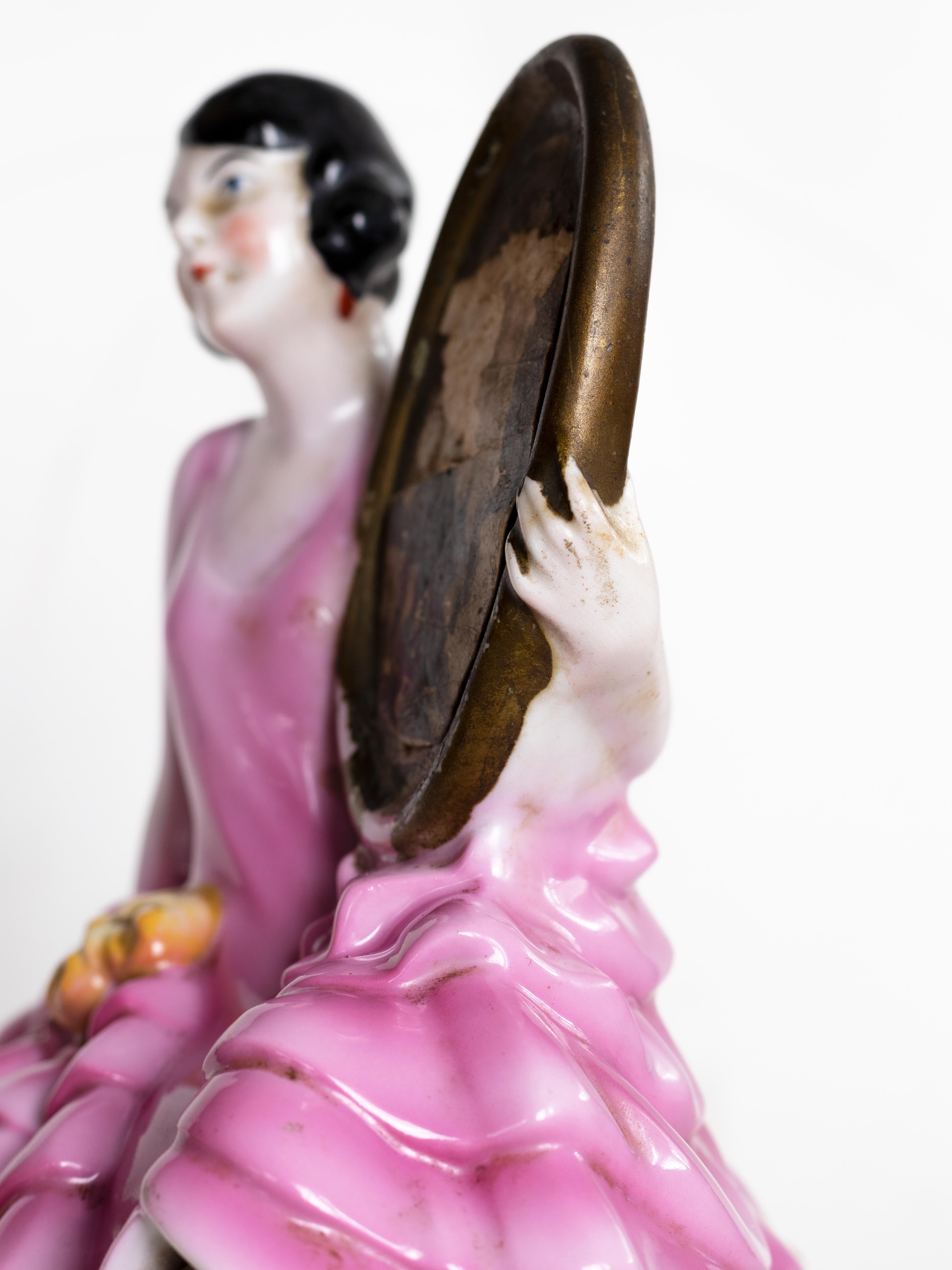 Boîte à poudre Art déco avec femme et miroir, années 1930 en vente 3