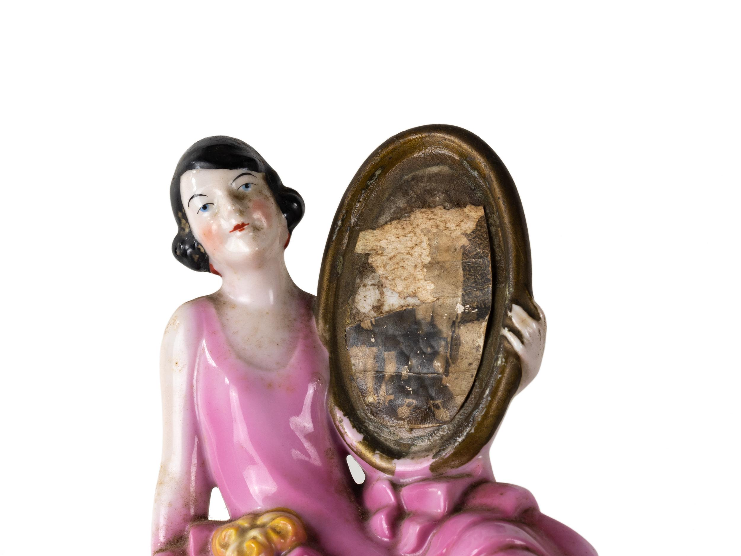 Boîte à bijoux à poudre en porcelaine Art déco avec femme, années 1930 en vente 8