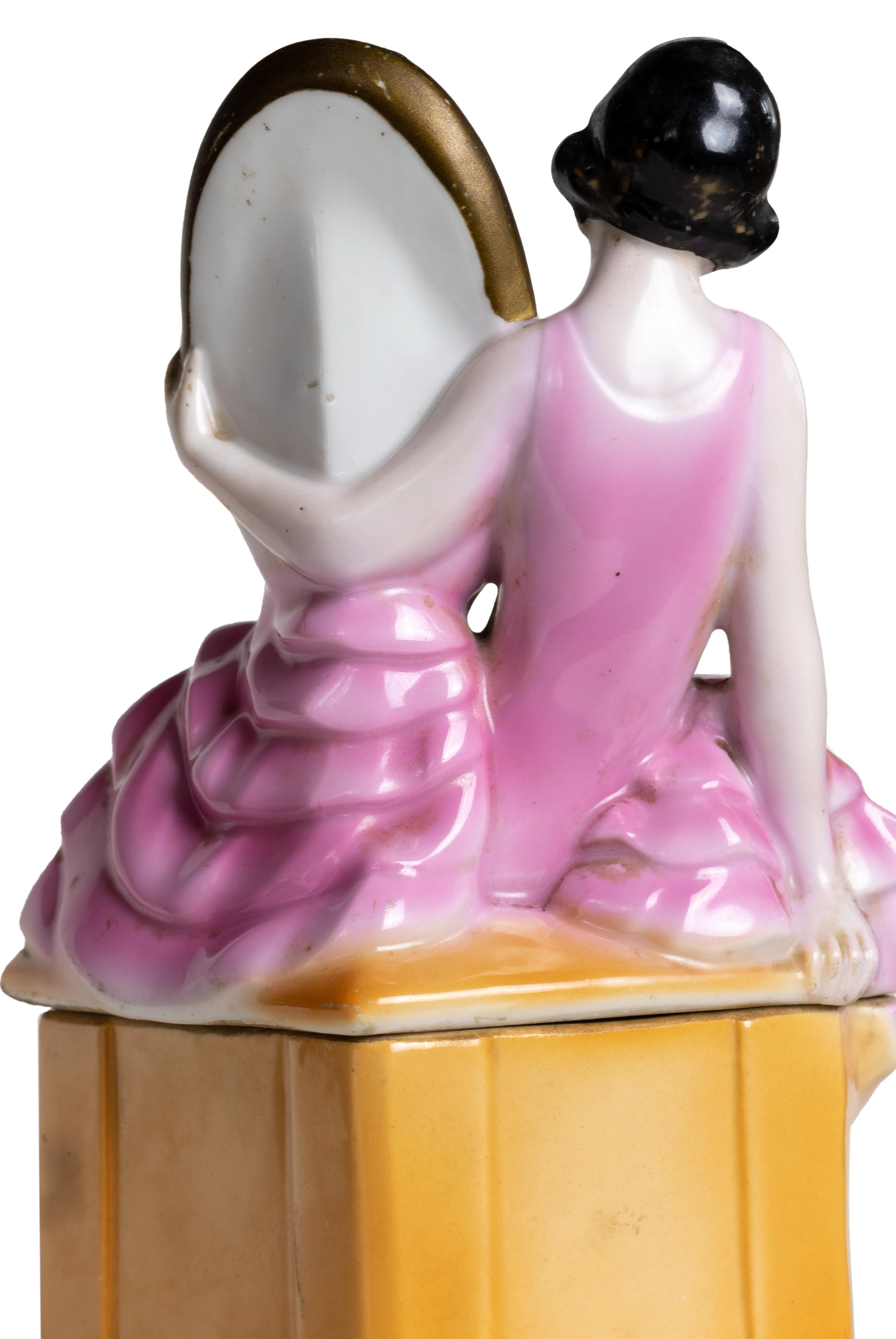 Boîte à bijoux à poudre en porcelaine Art déco avec femme, années 1930 en vente 1
