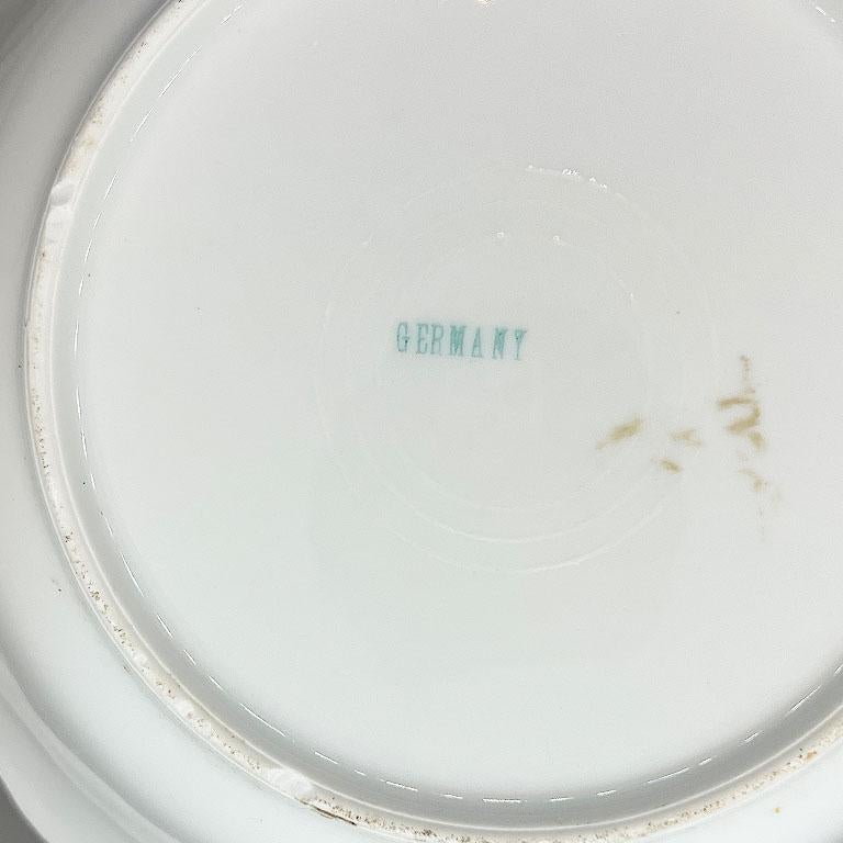 Art-Déco-Porzellan-Servierschale mit tropischem lila Papagei-Motiv aus Porzellan – Deutschland im Angebot 1
