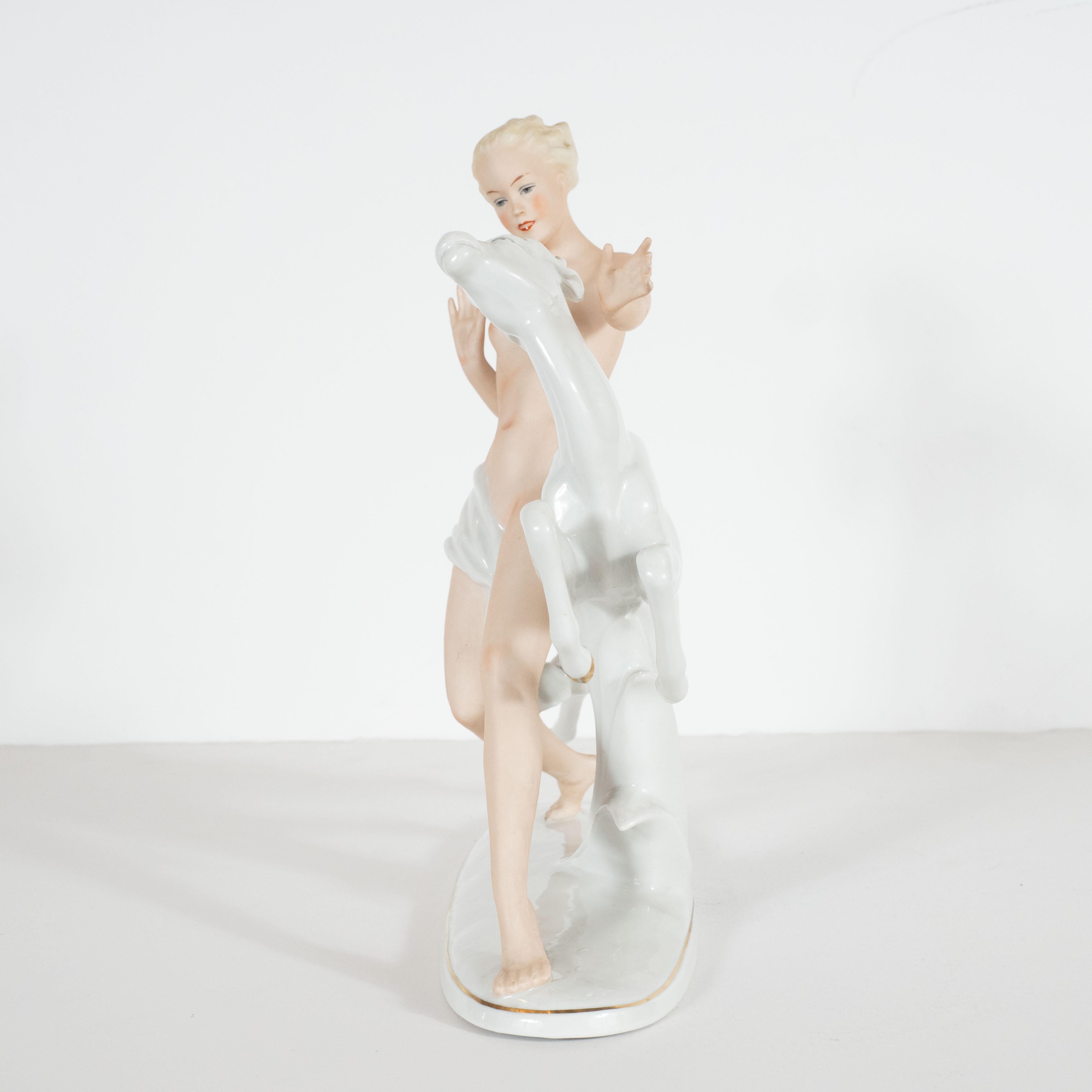 Art-Déco-Porzellanstatue einer weiblichen Figur mit Leder-Ibex von Wallendorfer im Angebot 2