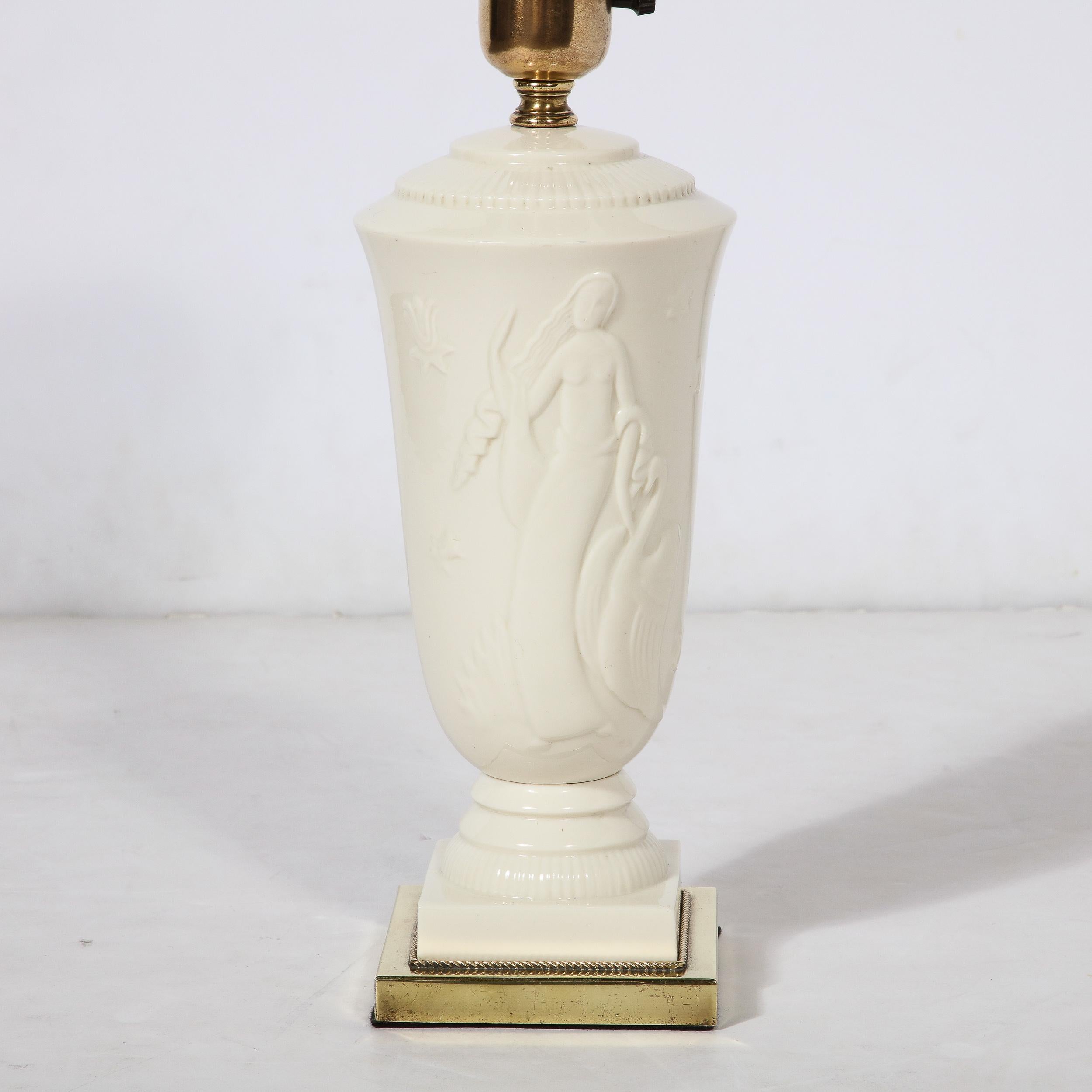 Art Deco Porzellan Tischlampe von Leda und dem Swan von De Vegh für Lenox (Mitte des 20. Jahrhunderts) im Angebot