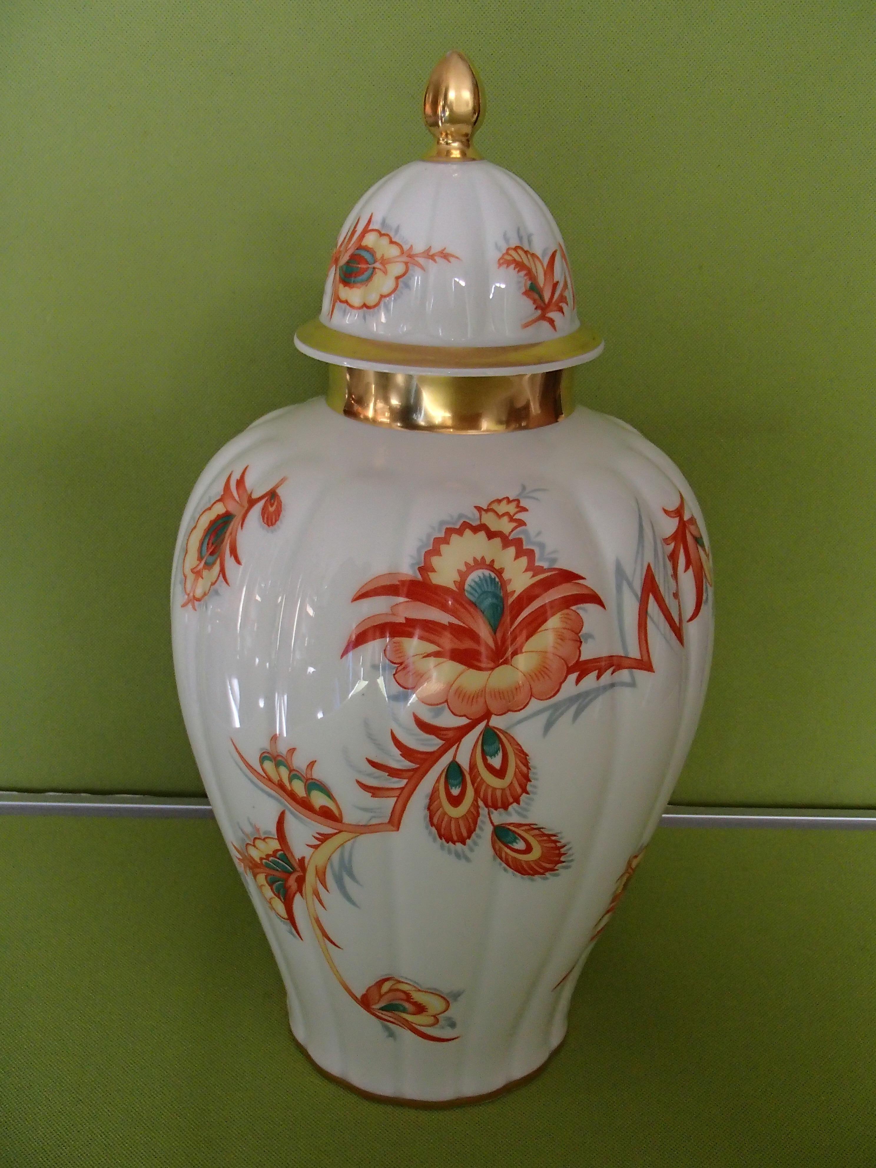 Milieu du XXe siècle Vase en porcelaine Art déco avec couvercle de THOMAS Bavaria avec fleurs cubistes  en vente