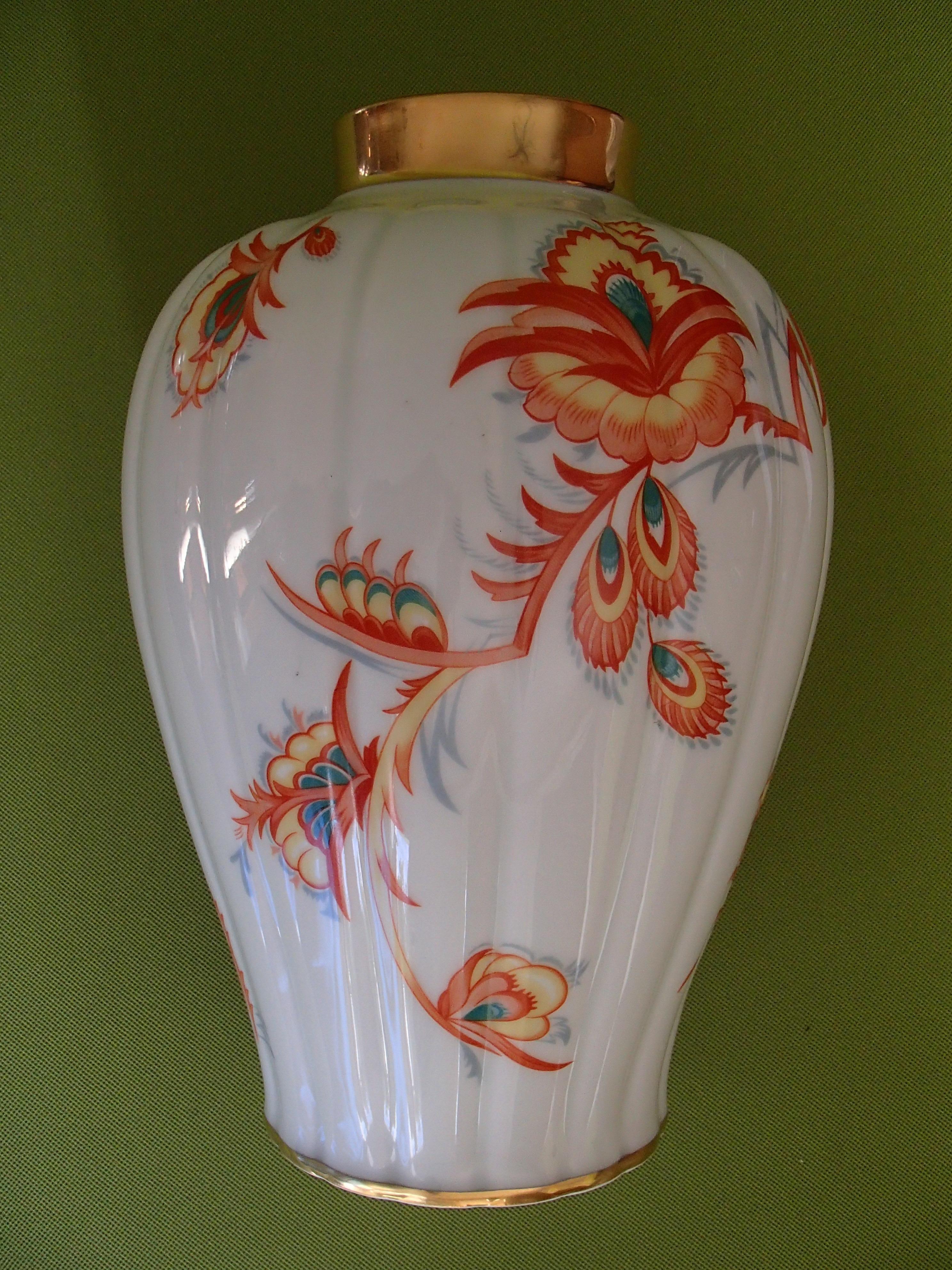 Art Deco porcelain vase with lid by THOMAS Bavaria with cubistic flowers  For Sale 1