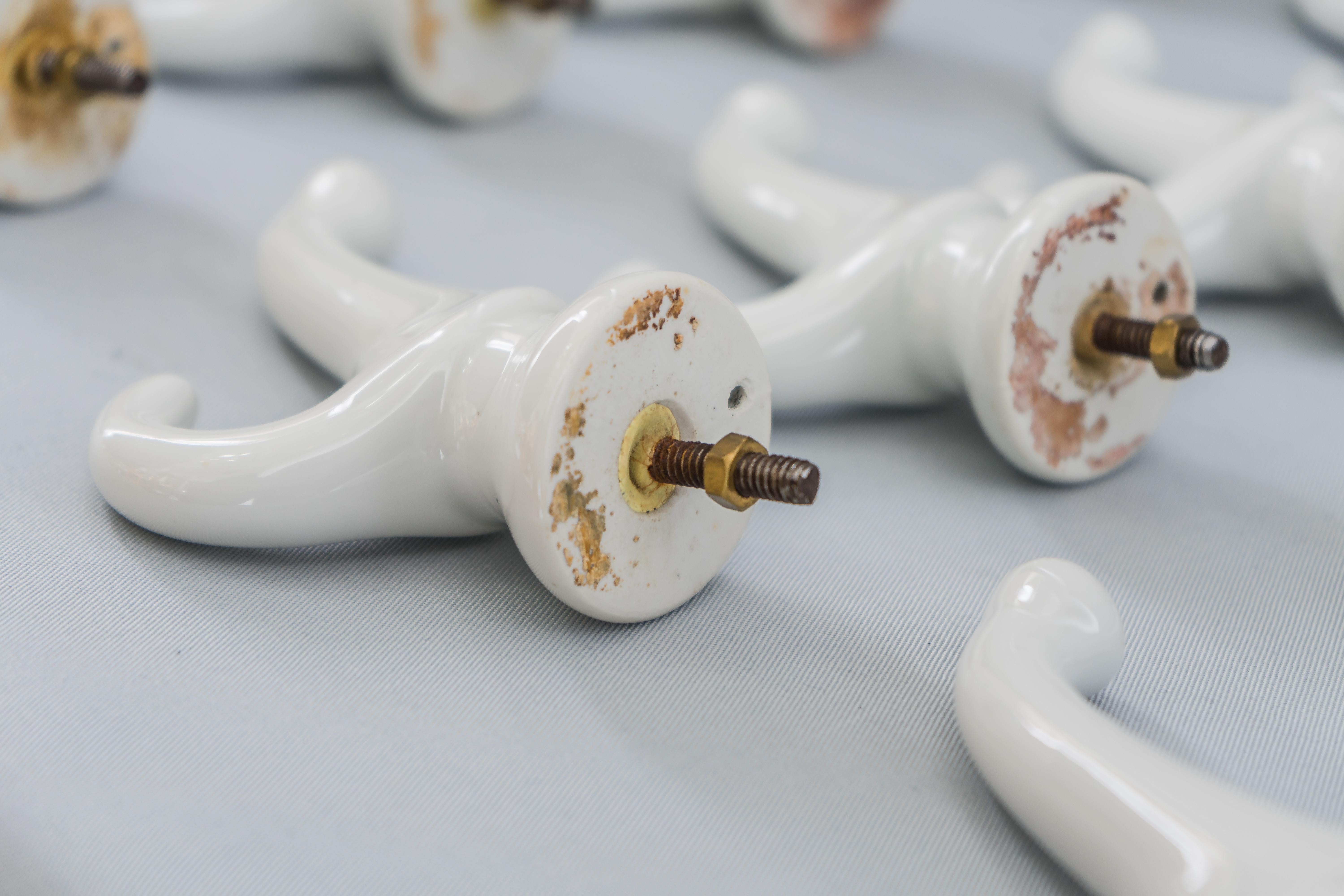 Crochets muraux en porcelaine Art Déco Vienne:: vers 1920 en vente 1
