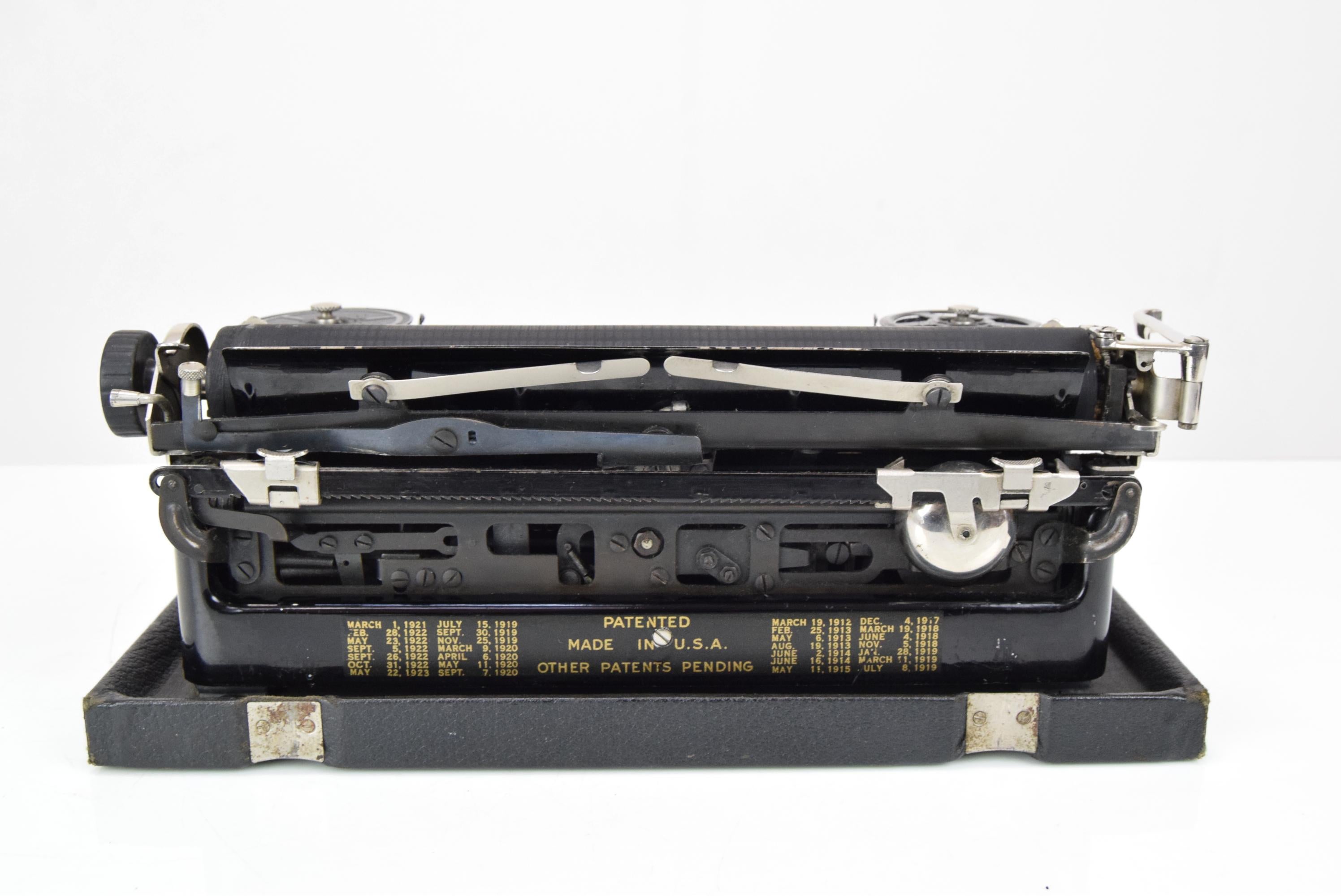 Art Deco Portable Typewriter/Underwood Typewriter Company, USA, circa 1923 5
