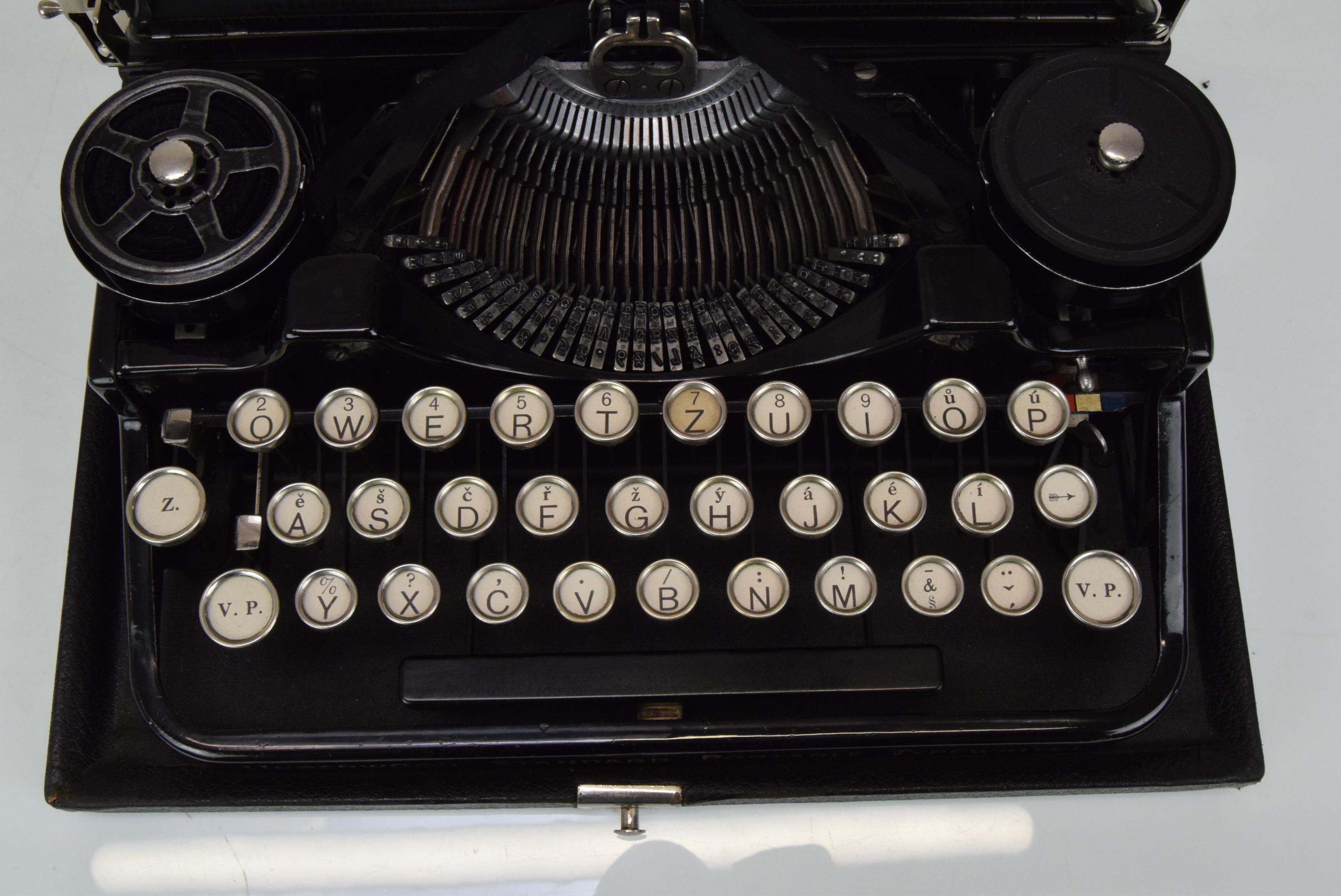 Art Deco Portable Typewriter/Underwood Typewriter Company, USA, circa 1923 1