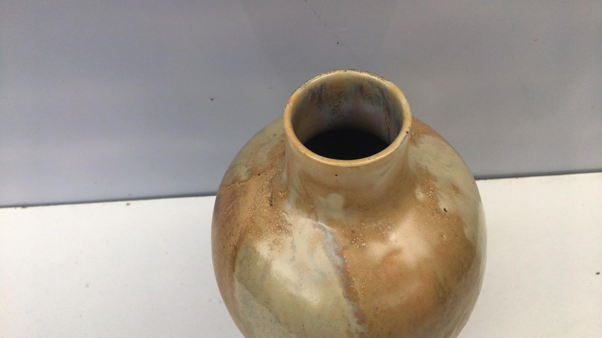 Art Deco Pottery Vase , circa 1930 In Good Condition For Sale In Austin, TX