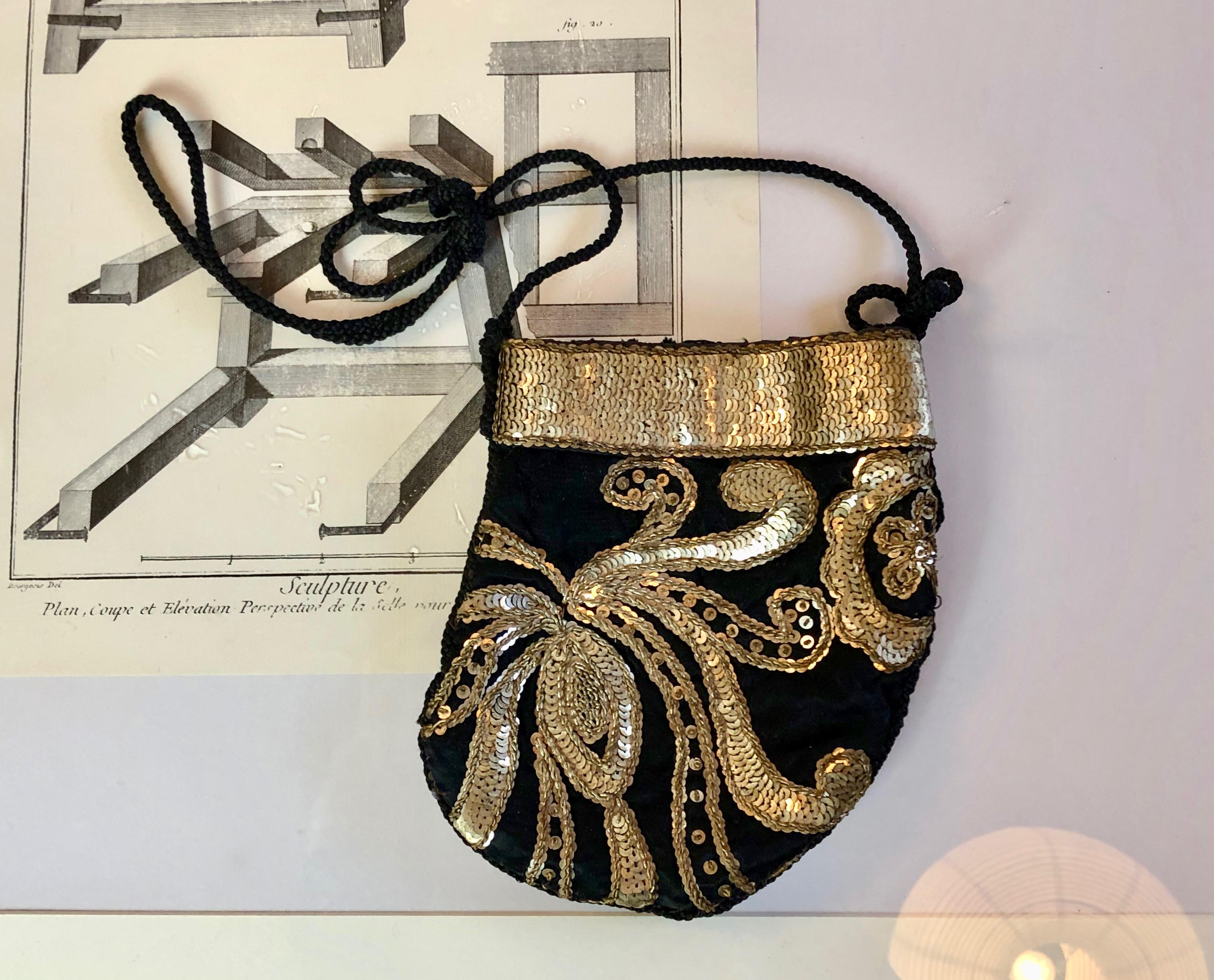 Fatto a mano Borsetta o borsa da sera Art Deco, borsa in seta nera, paillettes d'argento 1920 ca. in vendita