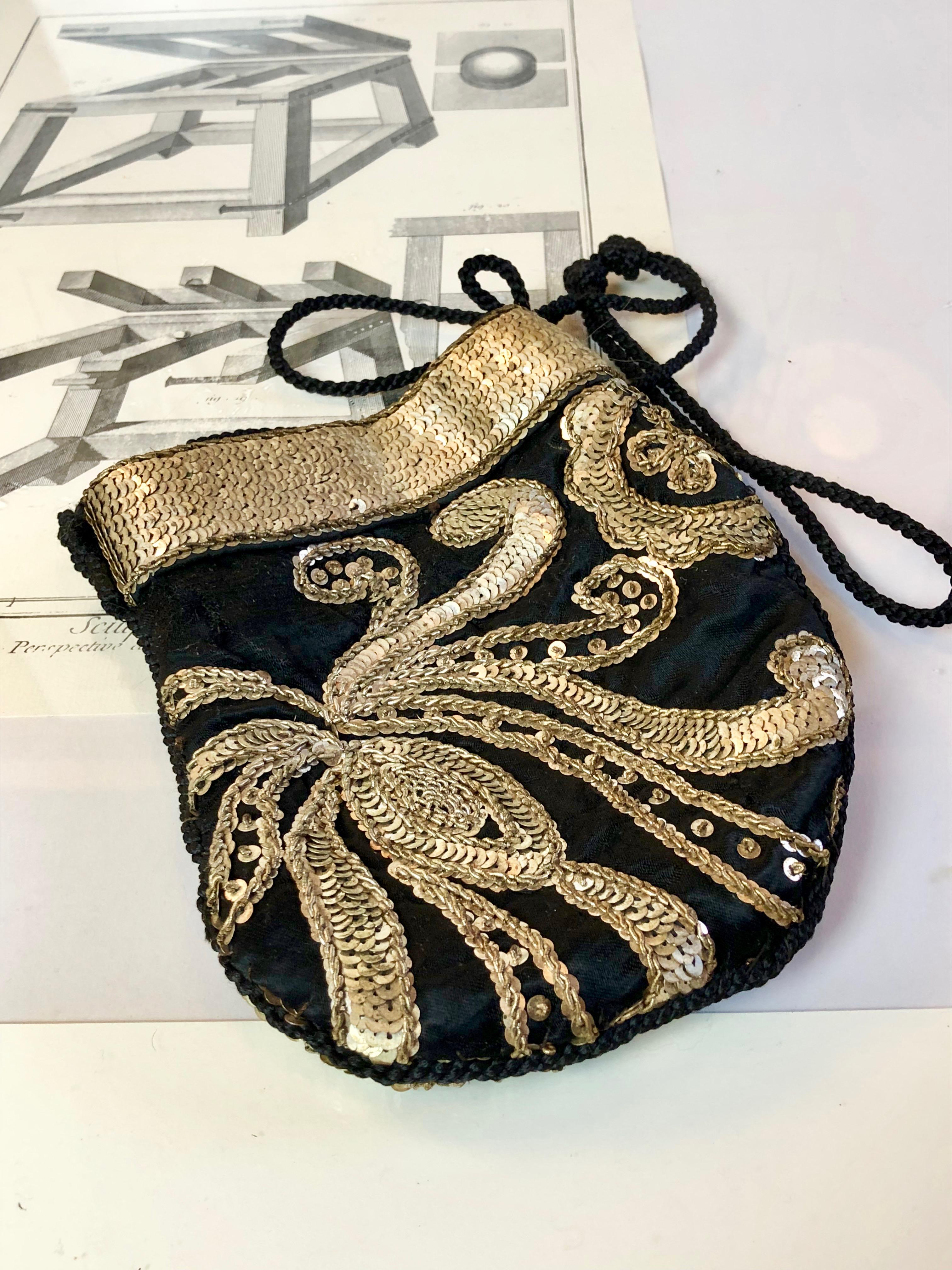 Metallo Borsetta o borsa da sera Art Deco, borsa in seta nera, paillettes d'argento 1920 ca. in vendita