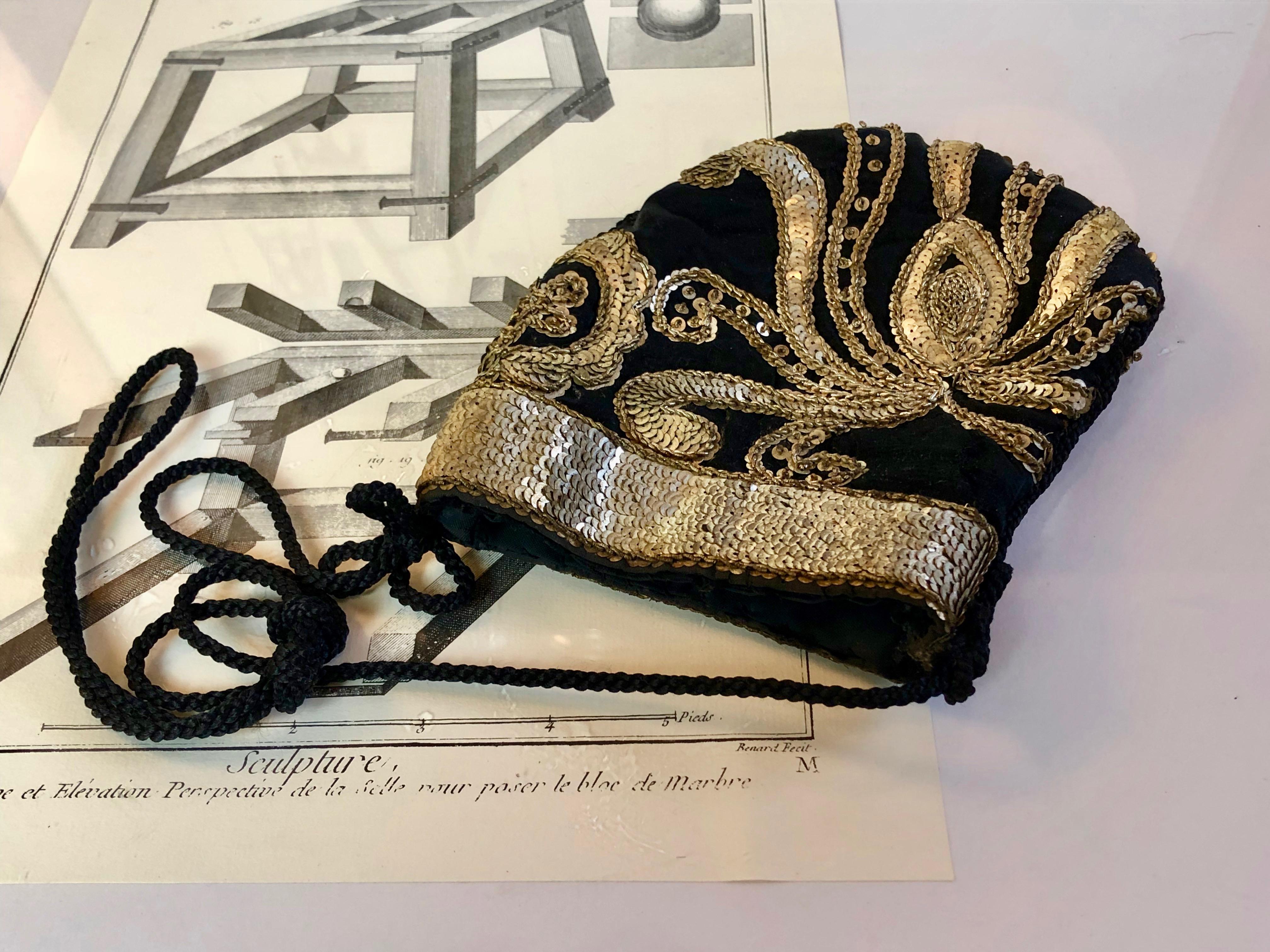 Borsetta o borsa da sera Art Deco, borsa in seta nera, paillettes d'argento 1920 ca. in vendita 2