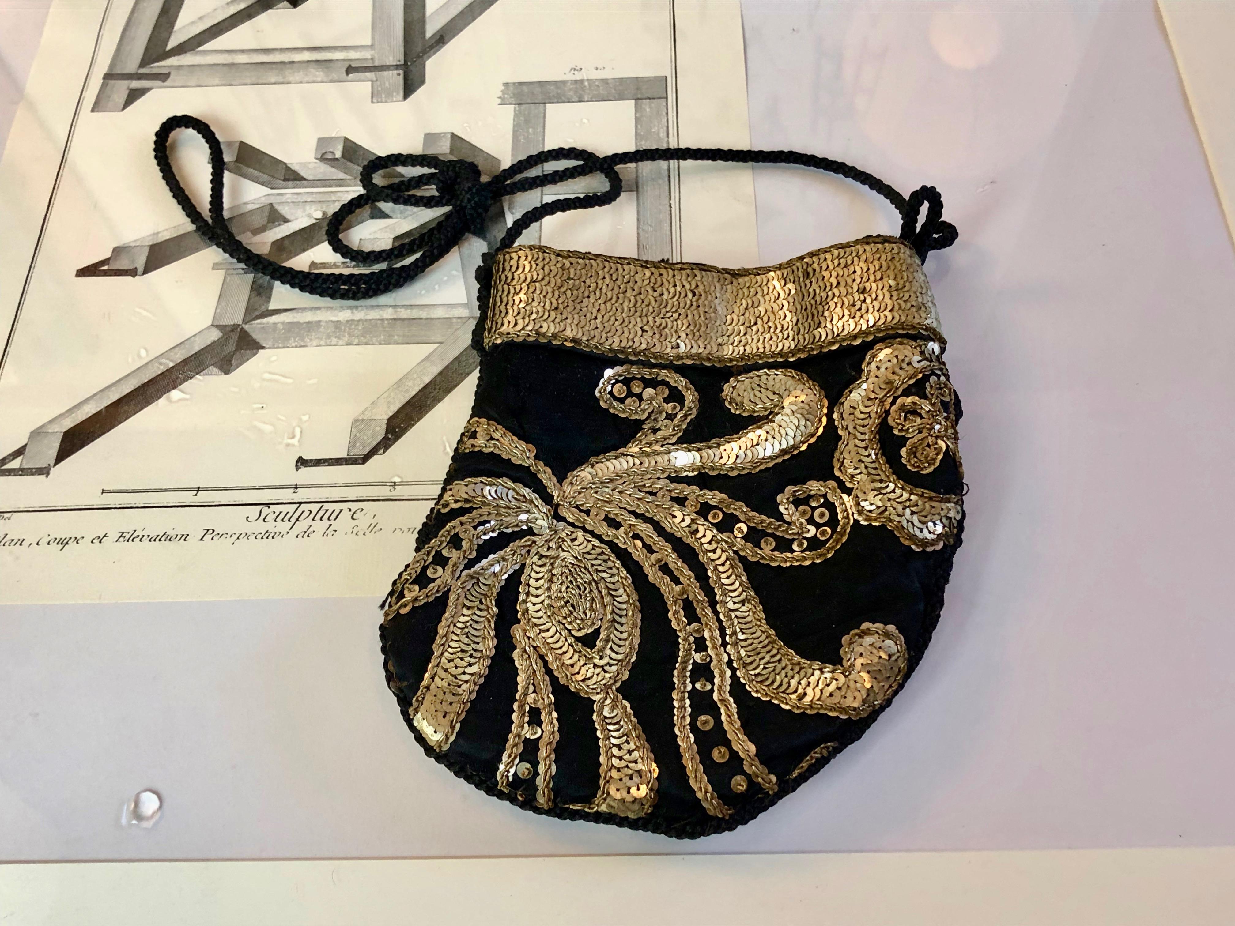 Borsetta o borsa da sera Art Deco, borsa in seta nera, paillettes d'argento 1920 ca. in vendita 3
