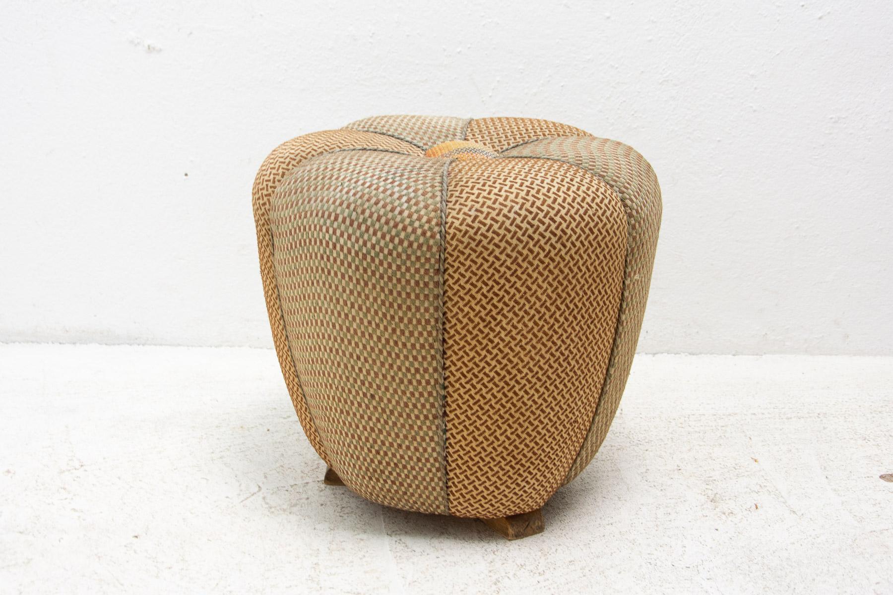 This pouffe (footstool) was designed by Jindrich Halabala and produced by UP Závody in the 1950´s. Very comfortable retro chic in the shape of a raspberry. In good Vintage condition, shows slight signs of age and using.

Dimensions:

Height: 39