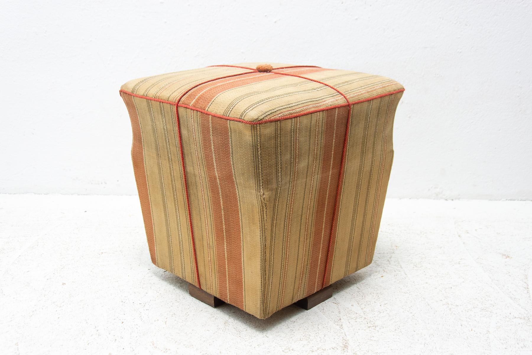 This pouffe(footstool) was designed by Jindrich Halabala and produced by UP Závody in the 1940´s. A comfortable retro chic. The upholstery showing signs of age and using, the padding is slightly softer.

Dimensions:

Height: 42 cm

Width: 43