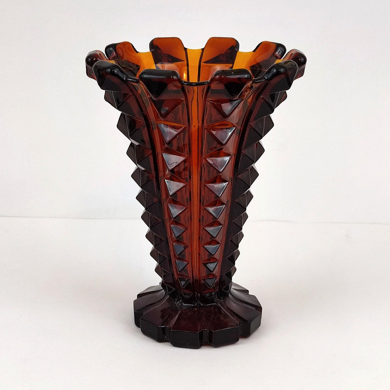Art Deco Presglas Amber Glass Vase In Excellent Condition For Sale In Bochum, NRW