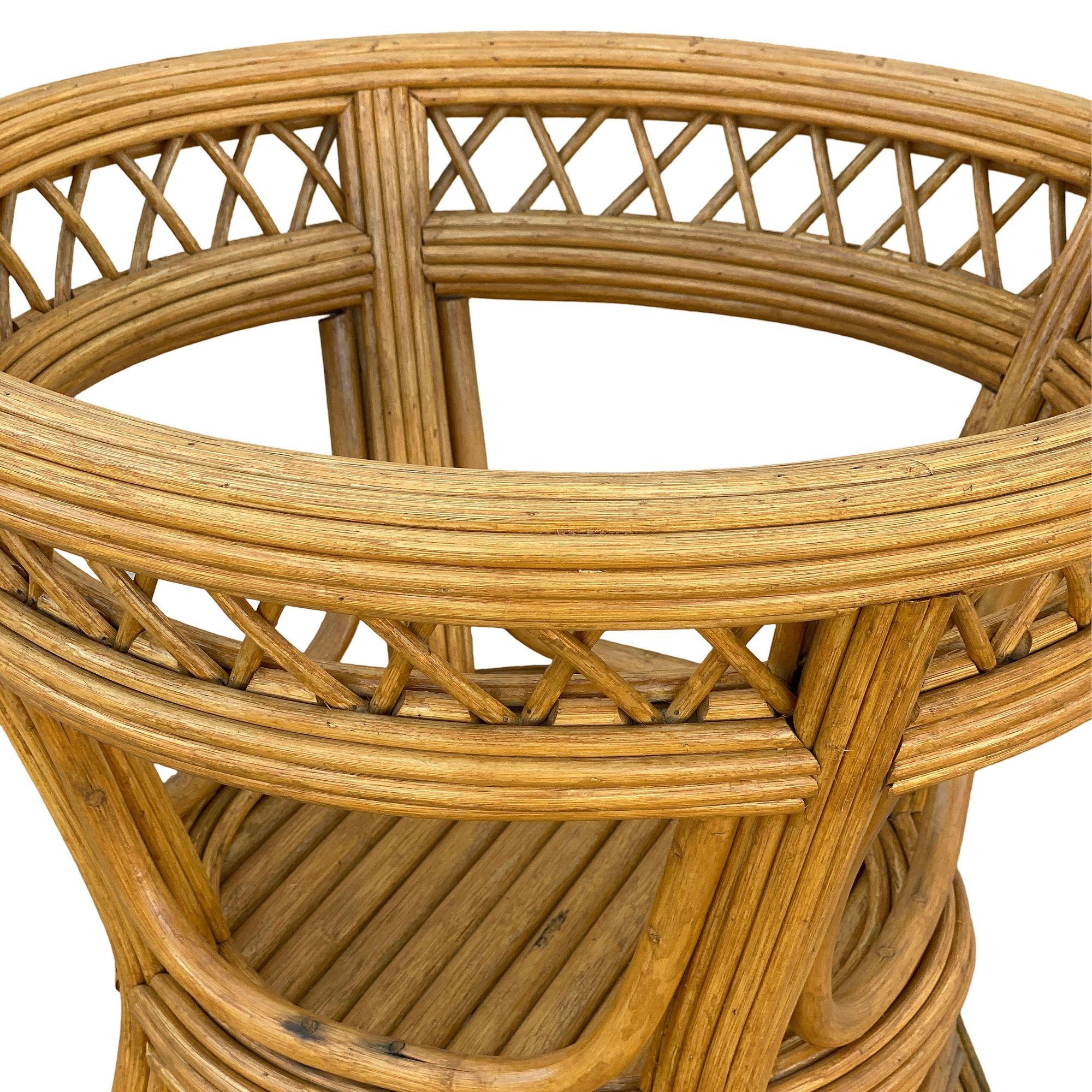 Table de salle à manger Art Déco Presidents Stick Reed Rattan rond avec plateau en verre en vente 1