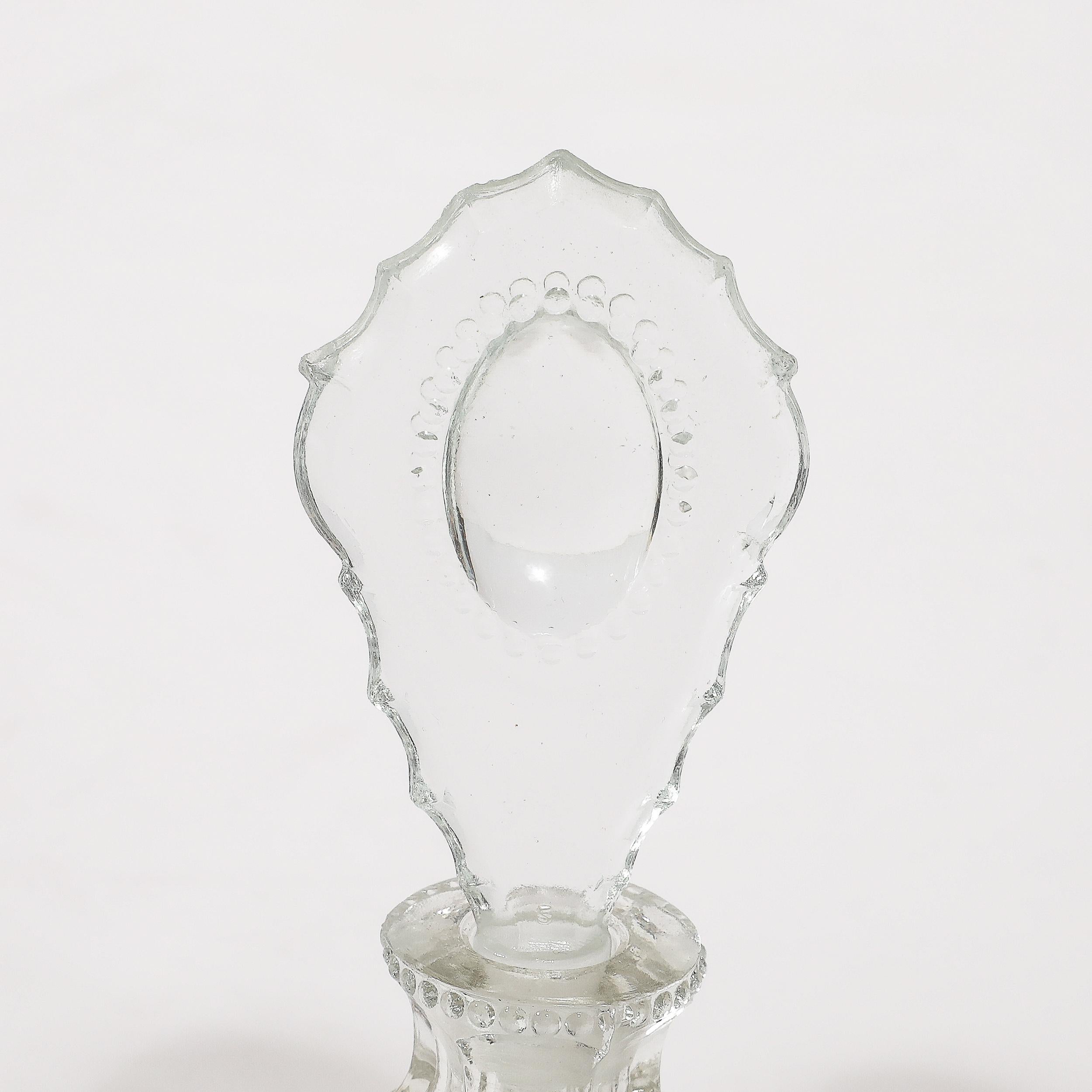 Porte-parfums en verre pressé Art Déco avec bouchons festonnés et décorations Hobnob Excellent état - En vente à New York, NY