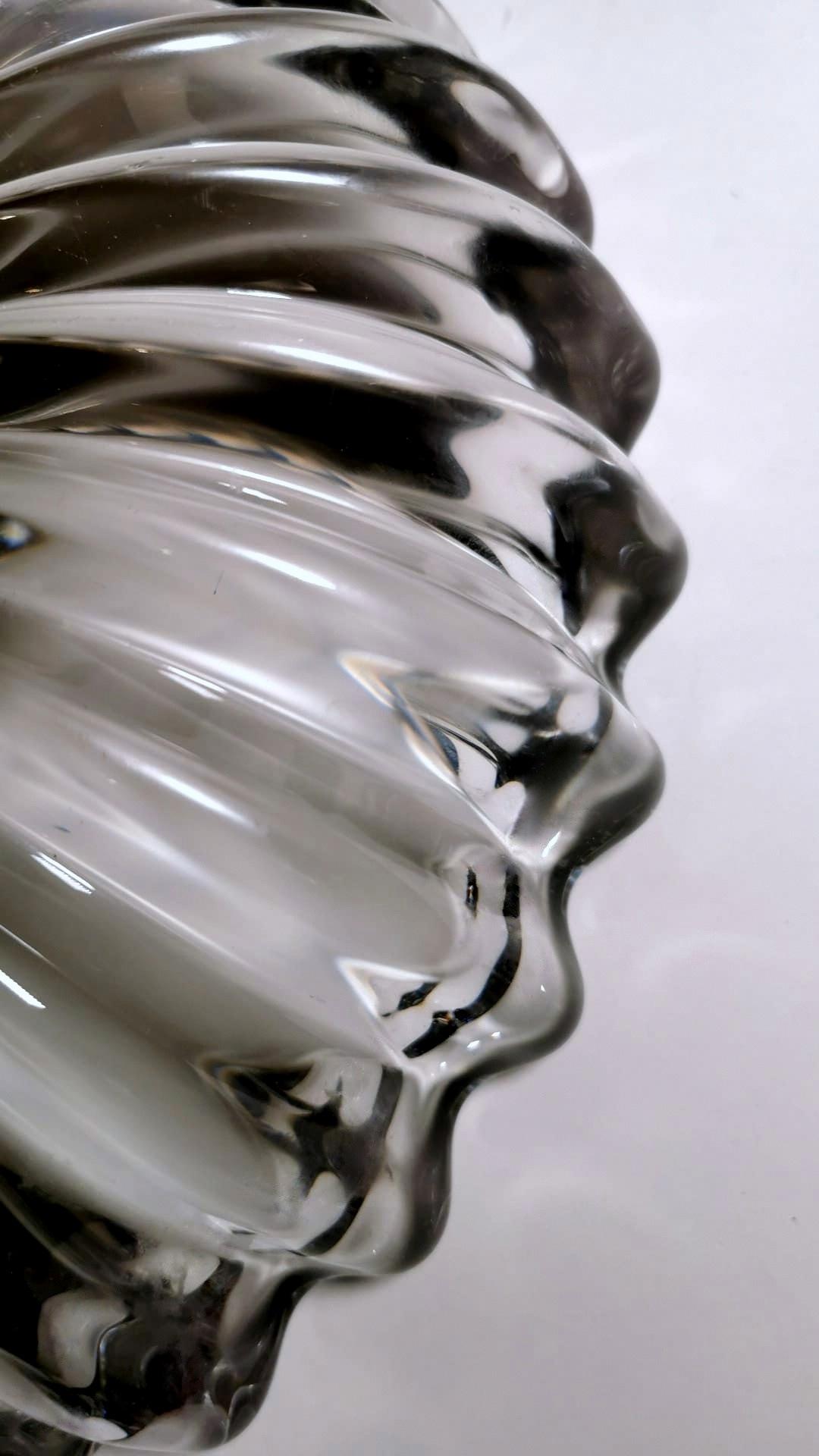 Bol en verre moulé français Pierre d'Avesn de production Art Déco par Daum Design en vente 1