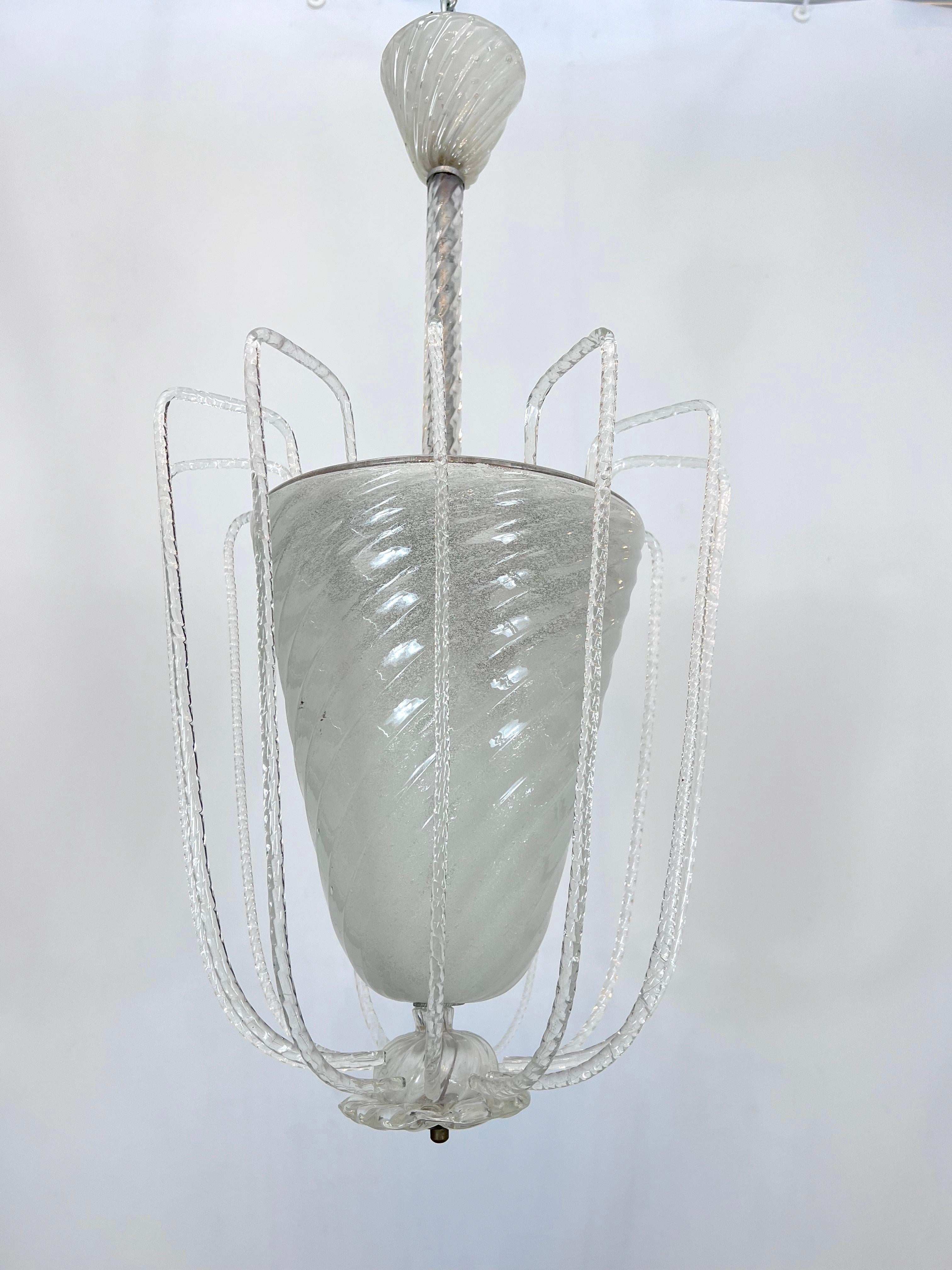 Pulegoso Murano glass chandelier produced in Italy during the 40s by Venini. Great original vintage condition with normal trace of age and use. No cracks or chips. Full working with EU standard, adaptable on demand for USA standard.