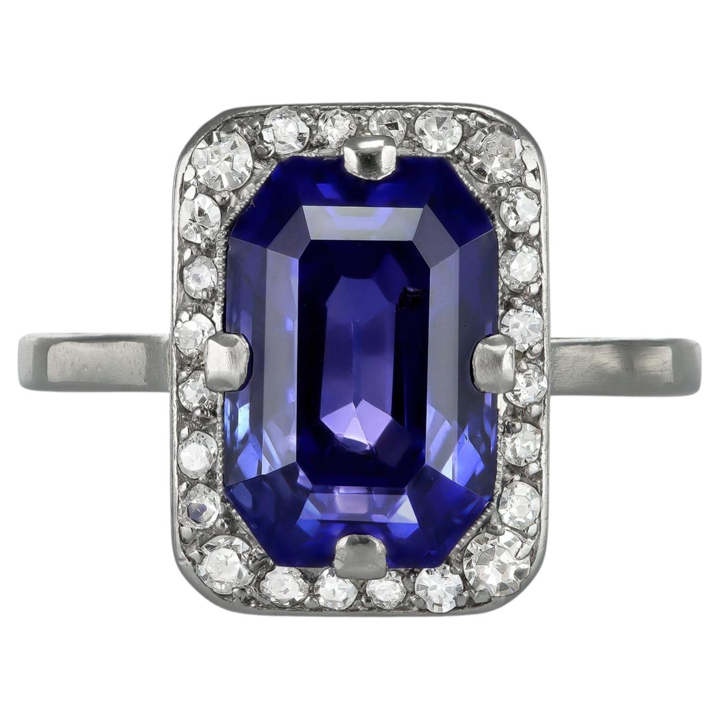 Art-Déco-Ring mit violetten Saphiren und Diamanten im Cluster-Stil, um 1920. im Angebot