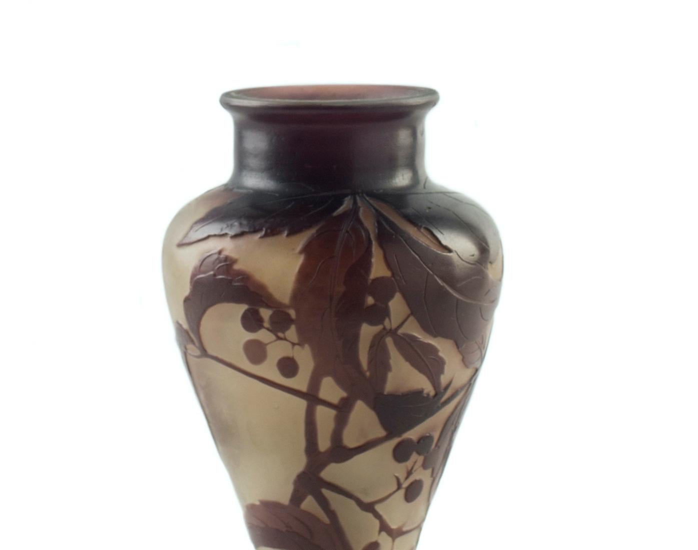 This Gallé purple vase is an original decorative object realized between 1920 and 1925 by Emile Gallé. 

Original blown purple glass.

Very good conditions.

Vase in vitreous paste engraved with the stem acid in relief with globular upward