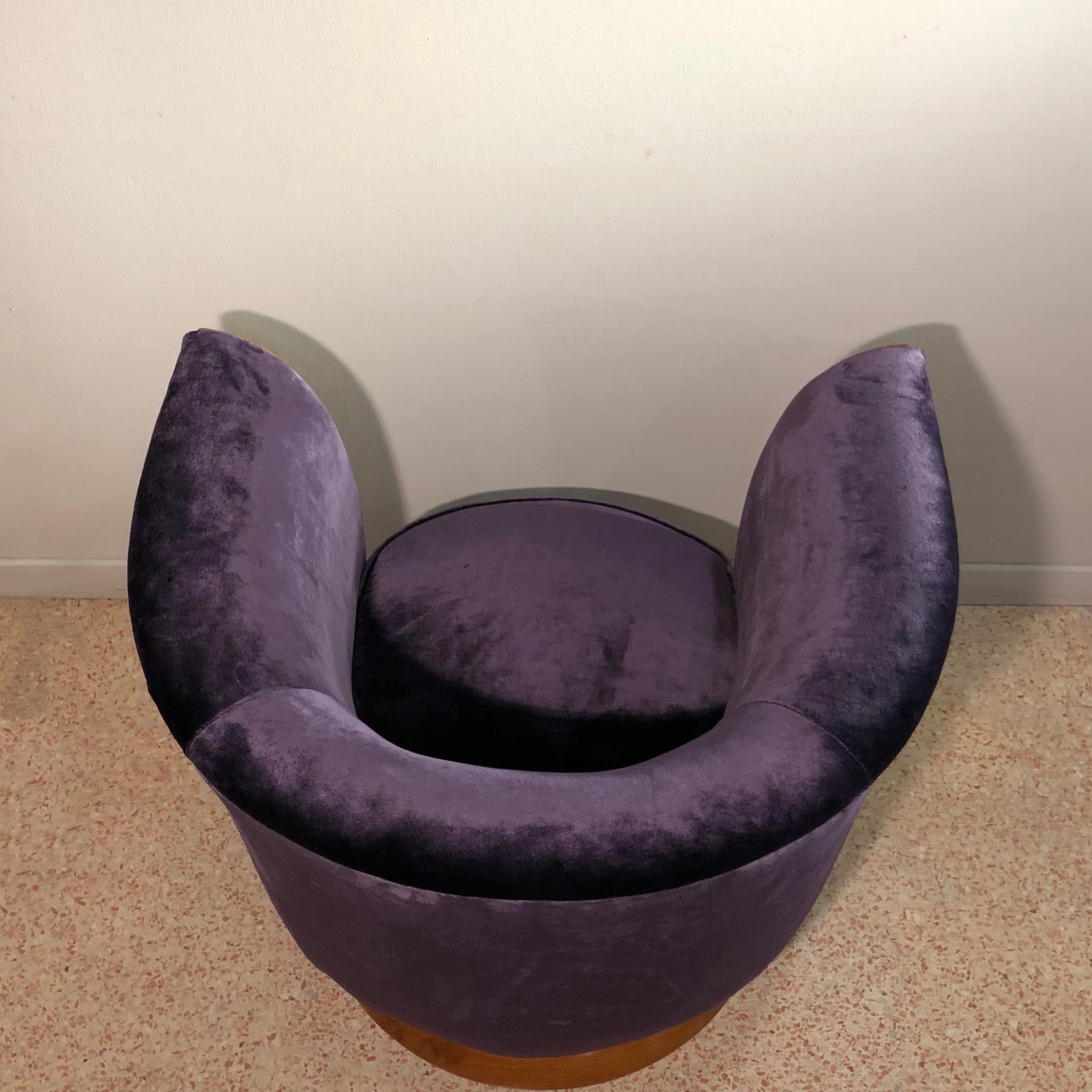 Art Deco Lila Samt Tulpe Kleiner Sessel mit der Aufschrift 