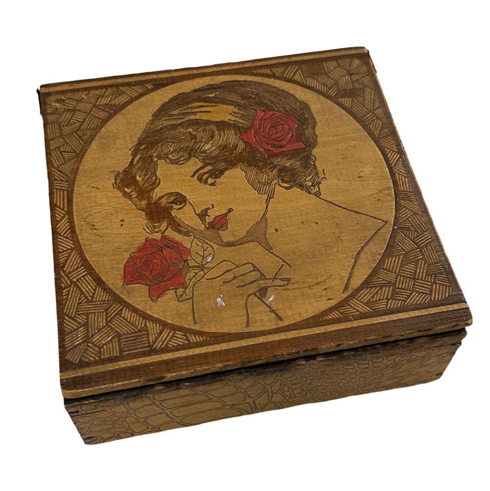 Art Deco Pyrography Carving Little Wonder Girl w/ Flower Cigar Box In Excellent Condition For Sale In Van Nuys, CA