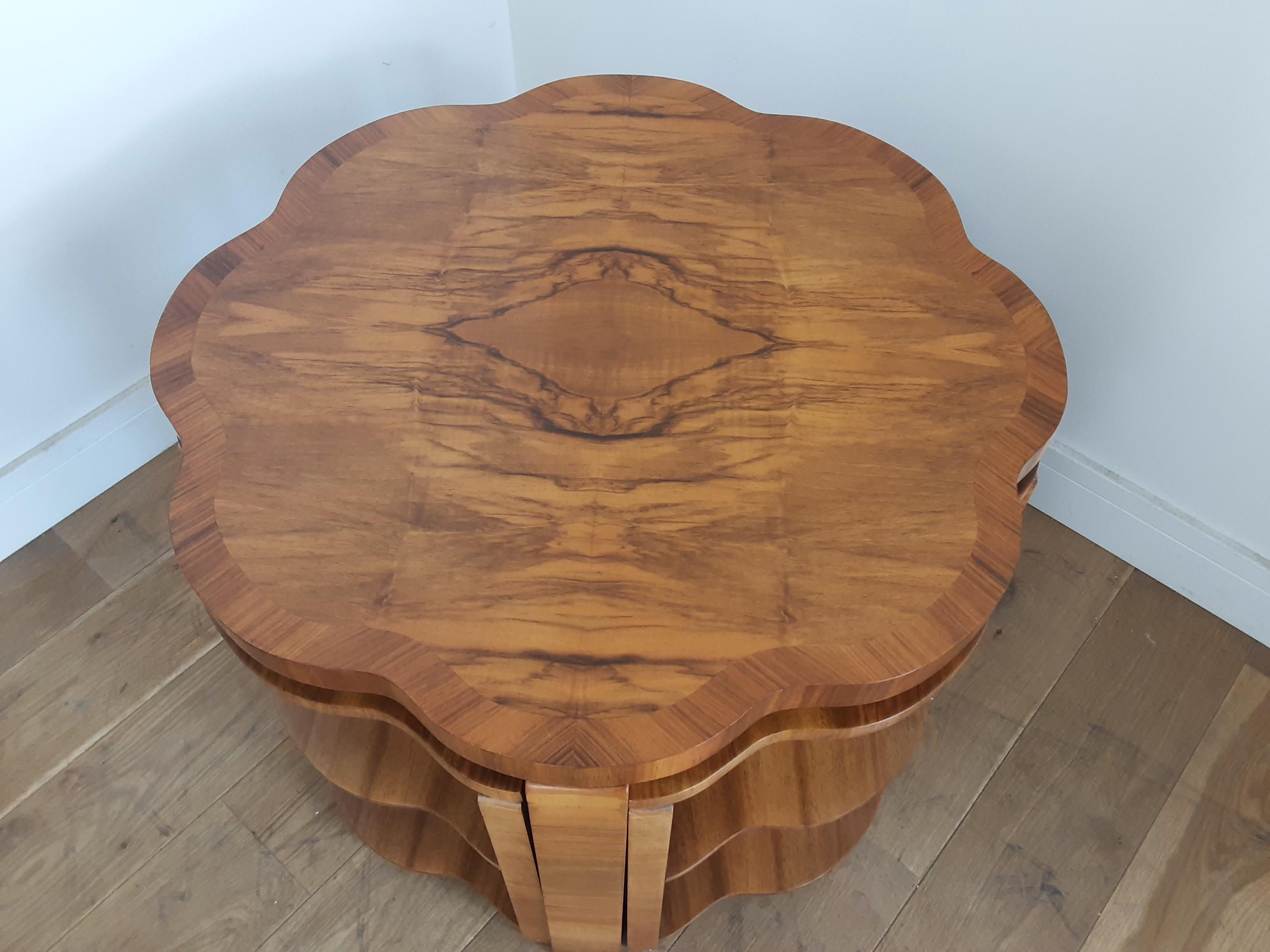 Art Deco quartet nest of tables.
Beautiful butterfly walnut table with a scalloped edges and four side tables which sit neatly underneath.
A Classic design by harry and Lou Epstein.
British, circa 1930
Measures: 55 cm height 76 cm diameter each