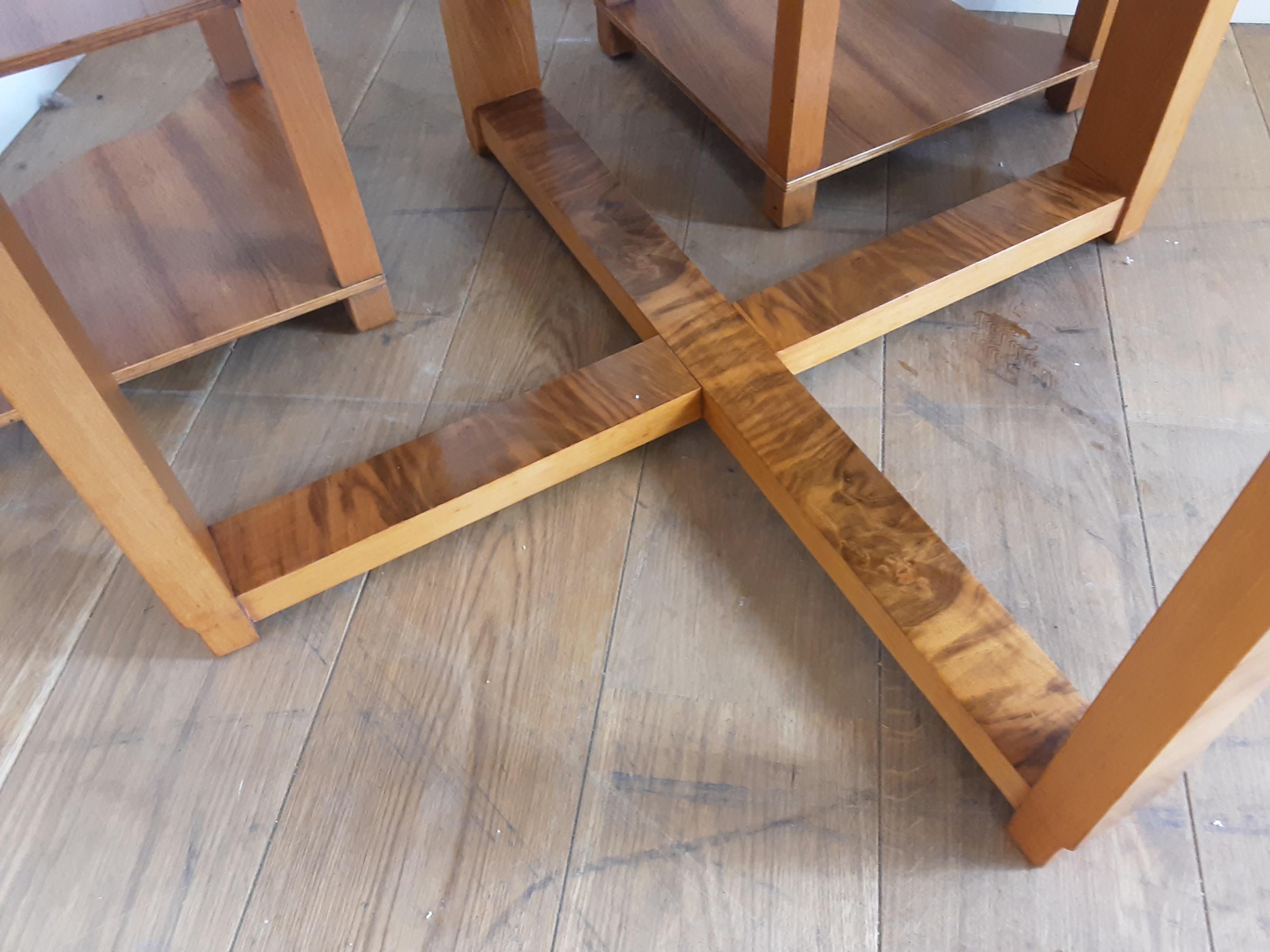 Art Deco Quartet Nest of Tables in Figured Walnut by Harry and Lou Epstein In Good Condition For Sale In London, GB