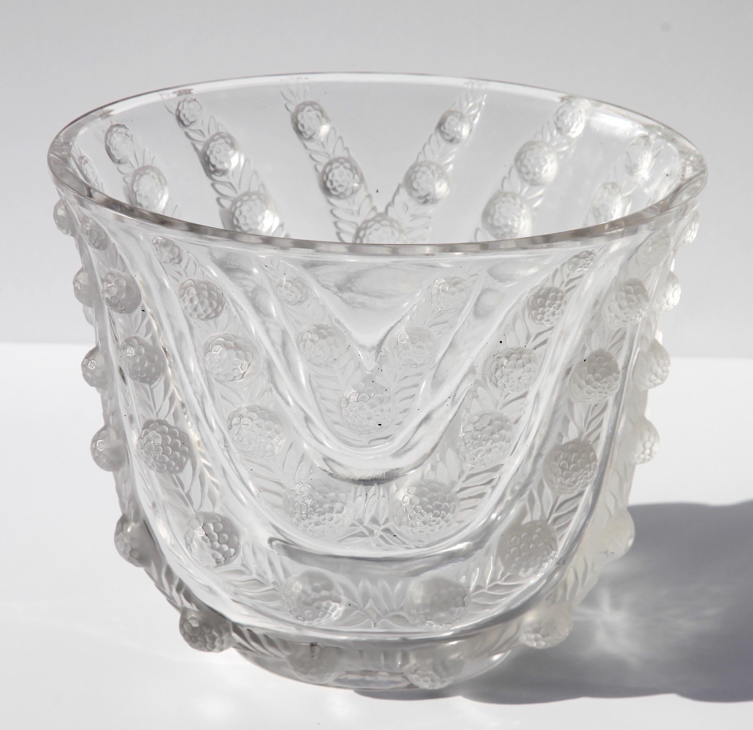 20th Century Art Deco R. Lalique Vichy Vase,  Graduating Wavy Leaf Design Clear and Frosted