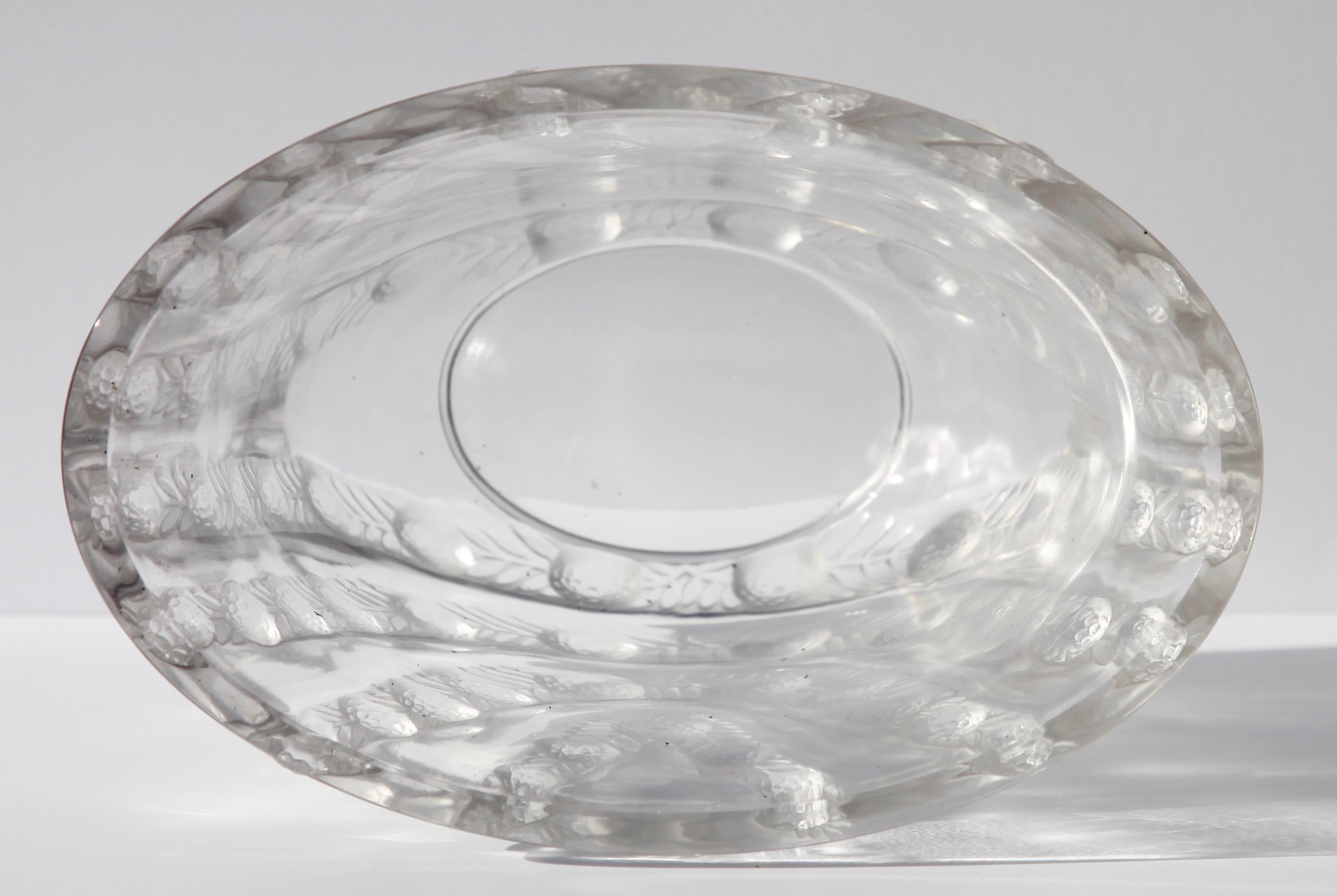 Glass Art Deco R. Lalique Vichy Vase,  Graduating Wavy Leaf Design Clear and Frosted