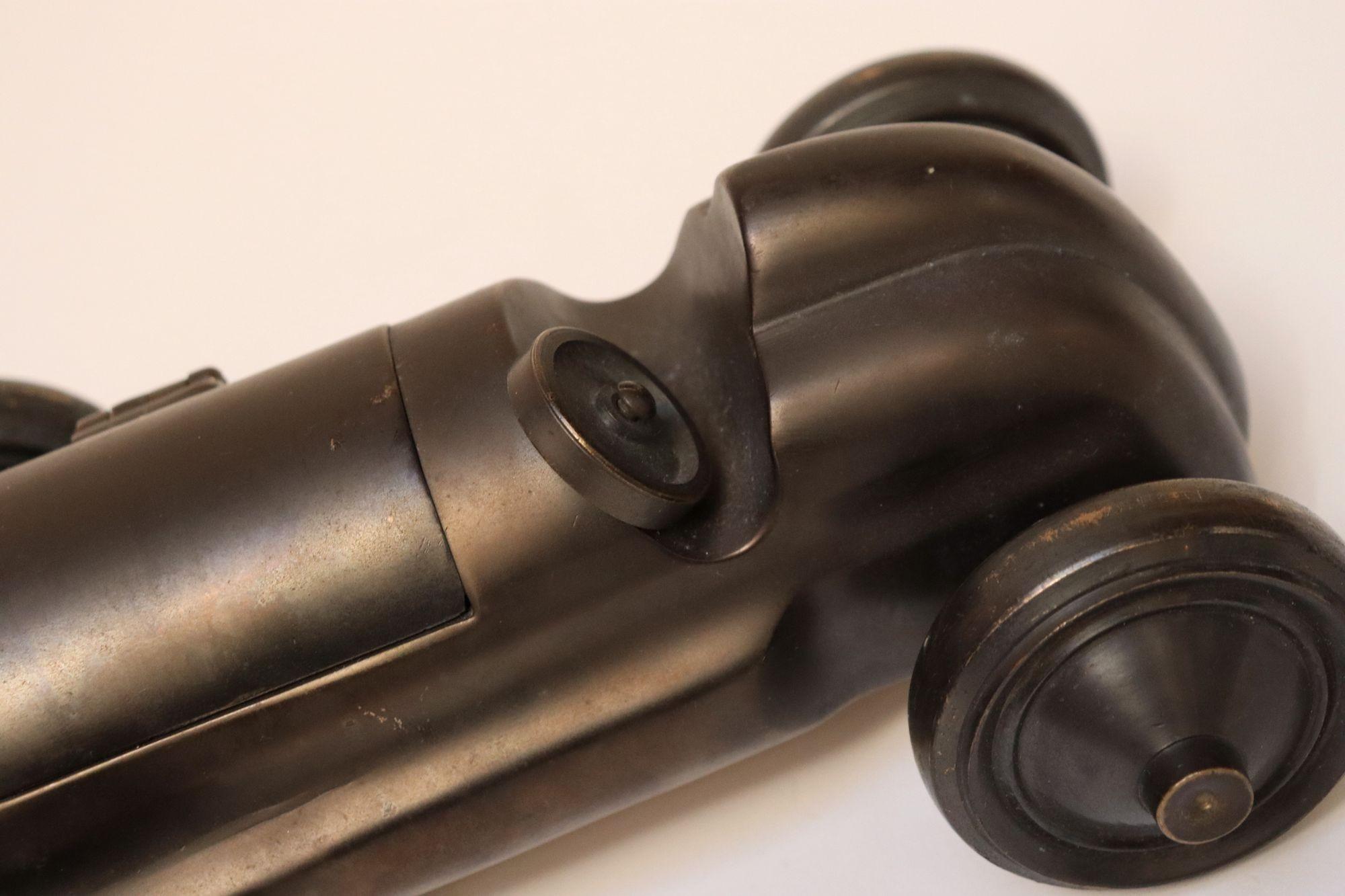 Art Deco Race Car Roadster Model / Presse-papiers en bronze coulé en vente 3