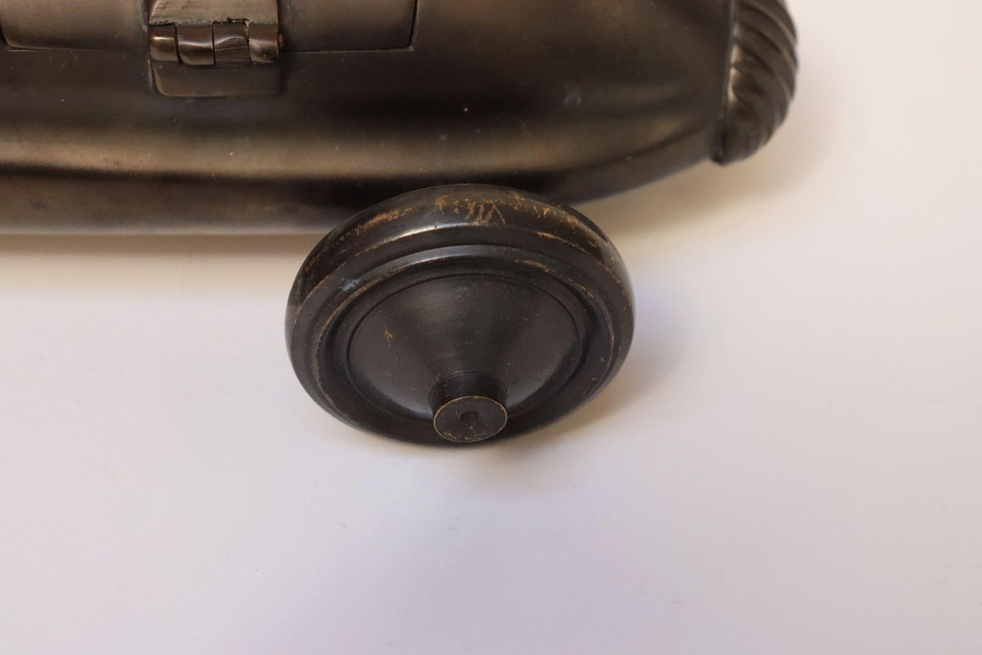 Art Deco Race Car Roadster Model / Presse-papiers en bronze coulé en vente 10