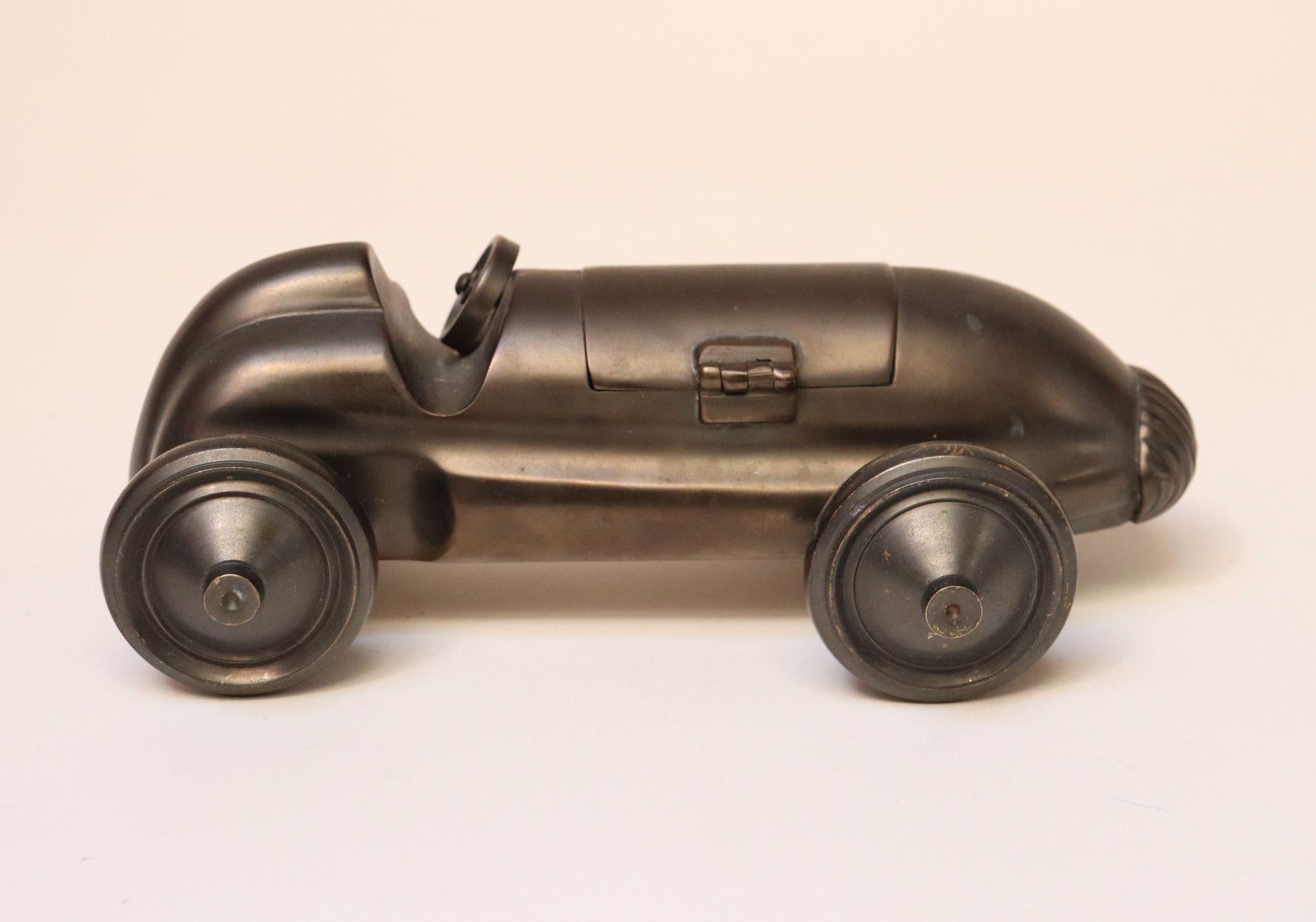 Américain Art Deco Race Car Roadster Model / Presse-papiers en bronze coulé en vente
