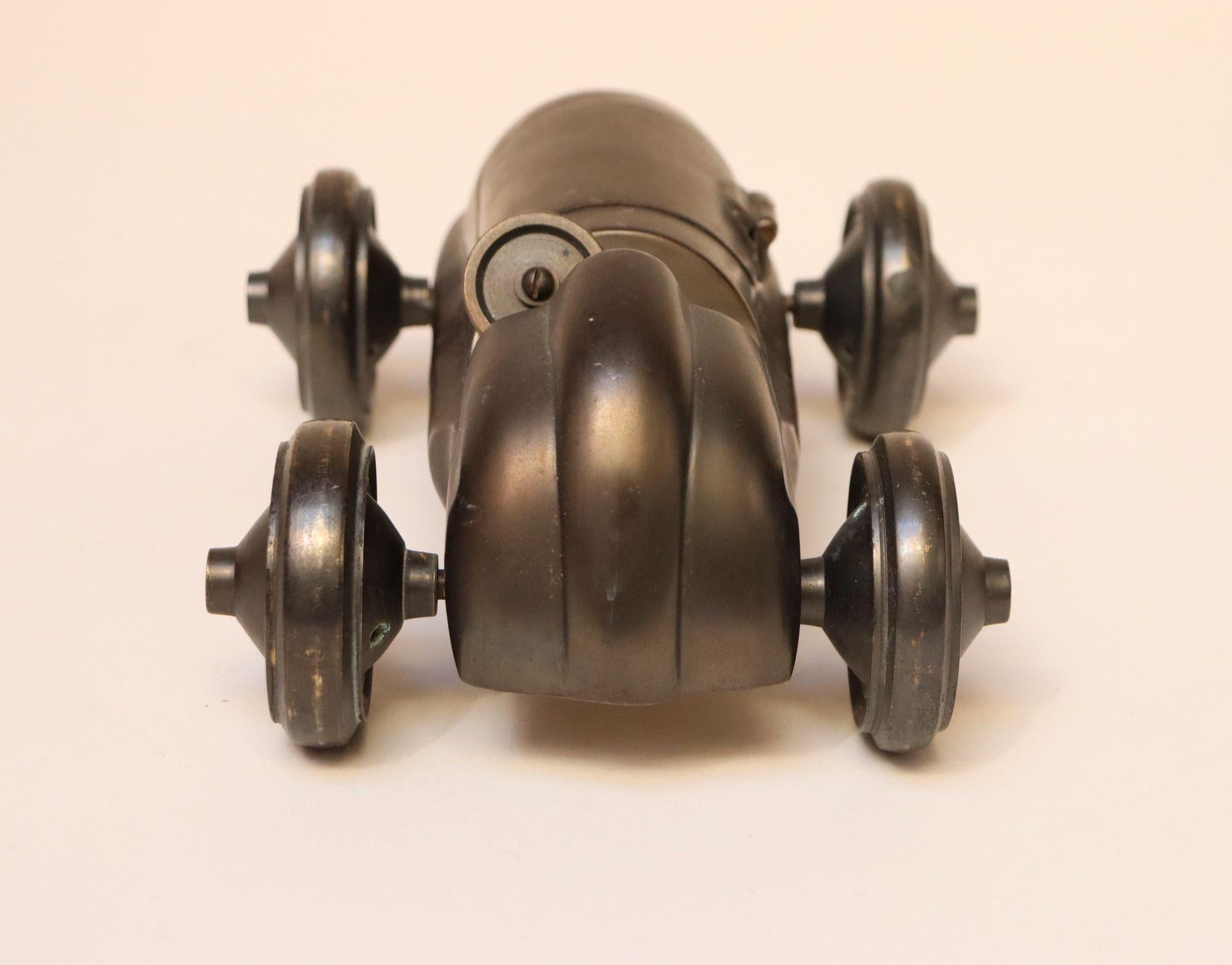 Art Deco Race Car Roadster Model / Presse-papiers en bronze coulé Bon état - En vente à Brooklyn, NY