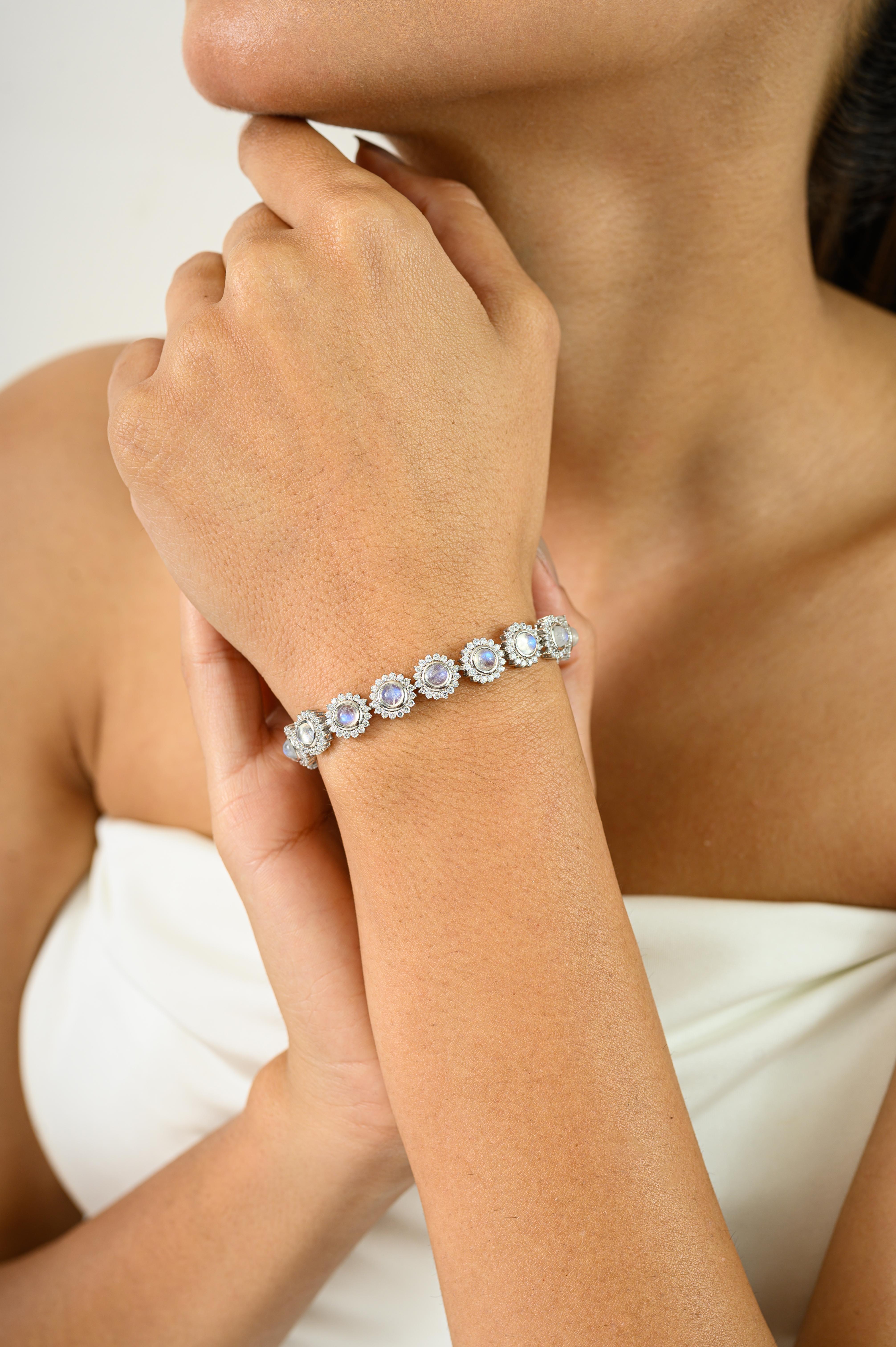 Donna Bracciale tennis con pietra lunare arcobaleno in stile Art Deco con alone di pietre CZ in argento in vendita