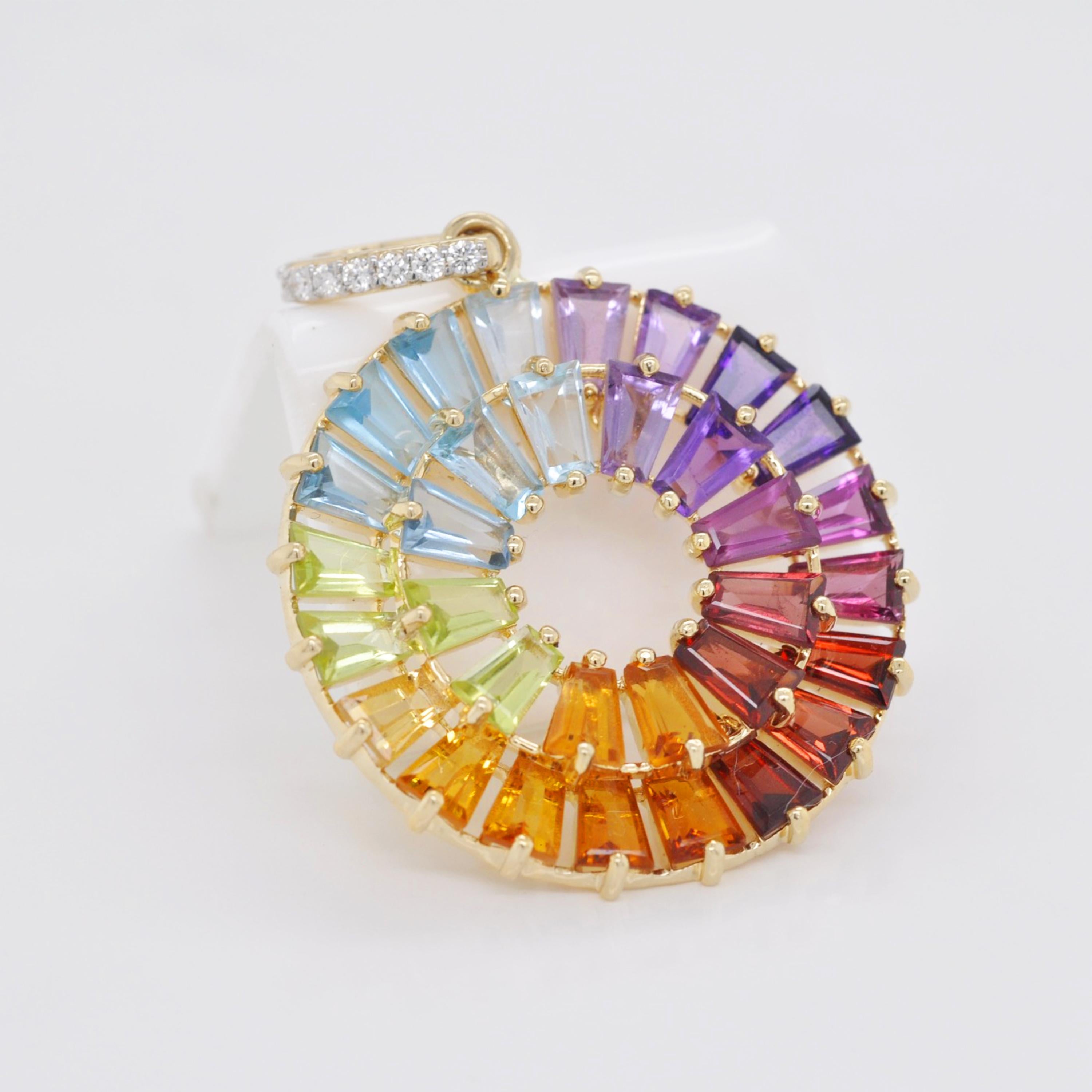 Baguette rastremato Ciondolo circolare in oro Art Deco Rainbow Multicolore Natural Gemstone in vendita