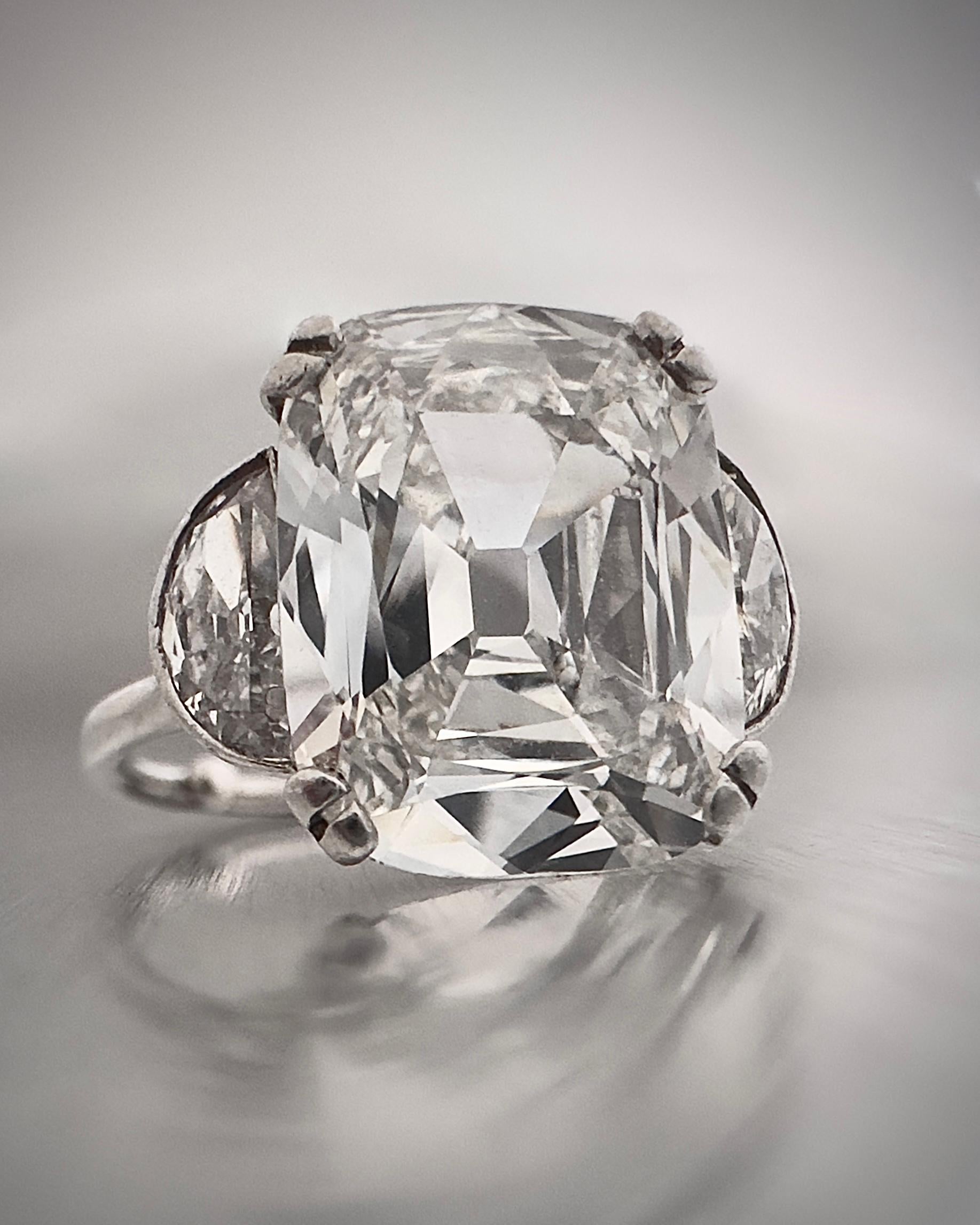Art Deco, Antique Cushion Cut Diamond Ring, C. 1920
Extremely rare diamond ring, due to the High quality cut for the art deco period and the beautiful Antique Half-Moon diamonds (0.45 carat each)  platinum setting.
(US 5), resizable. GIA report N°